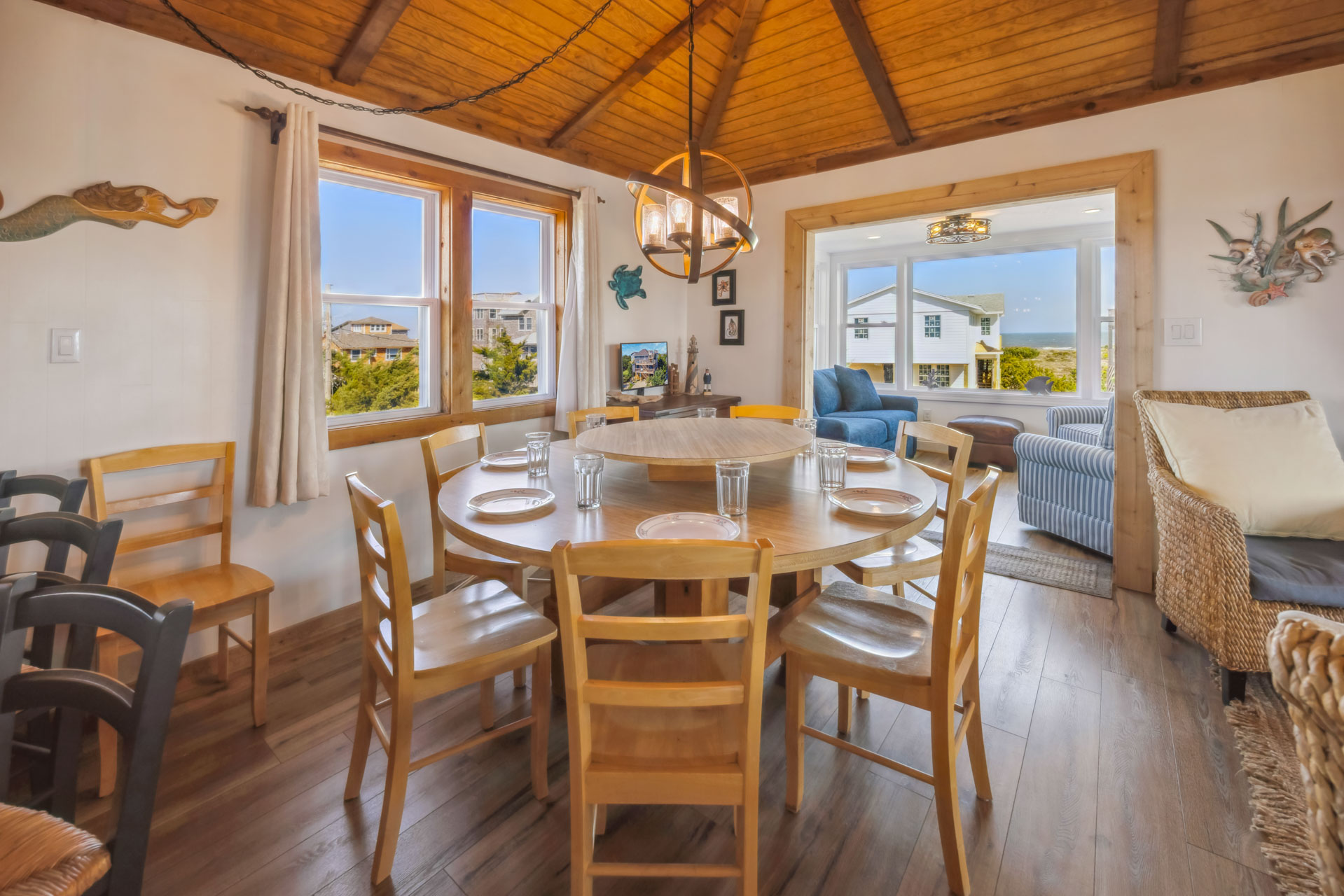Surf Or Sound Realty 1119 Beach Jam'n Dining Area 2