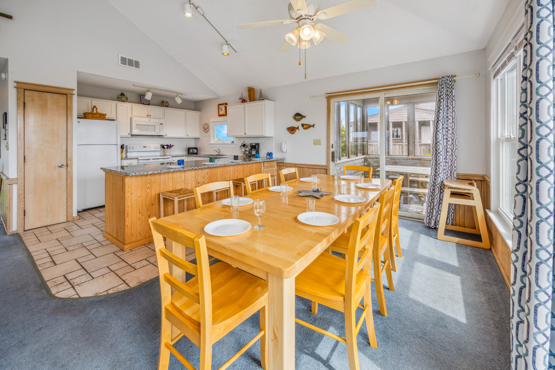 Surf Or Sound Realty 32 Ocean Escape Dining Area 3