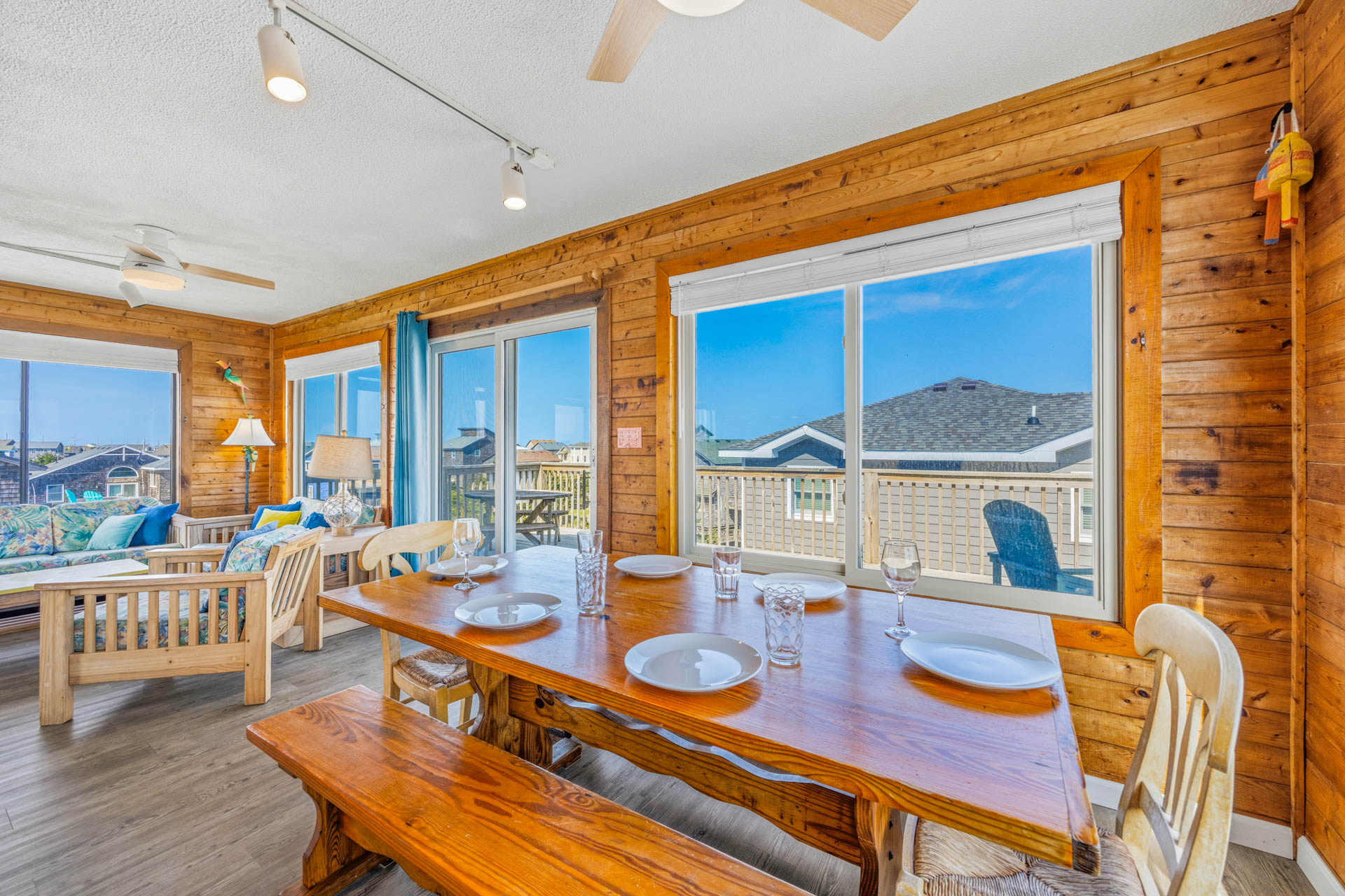Surf Or Sound Realty 60 Bermuda Breeze Dining Area 3