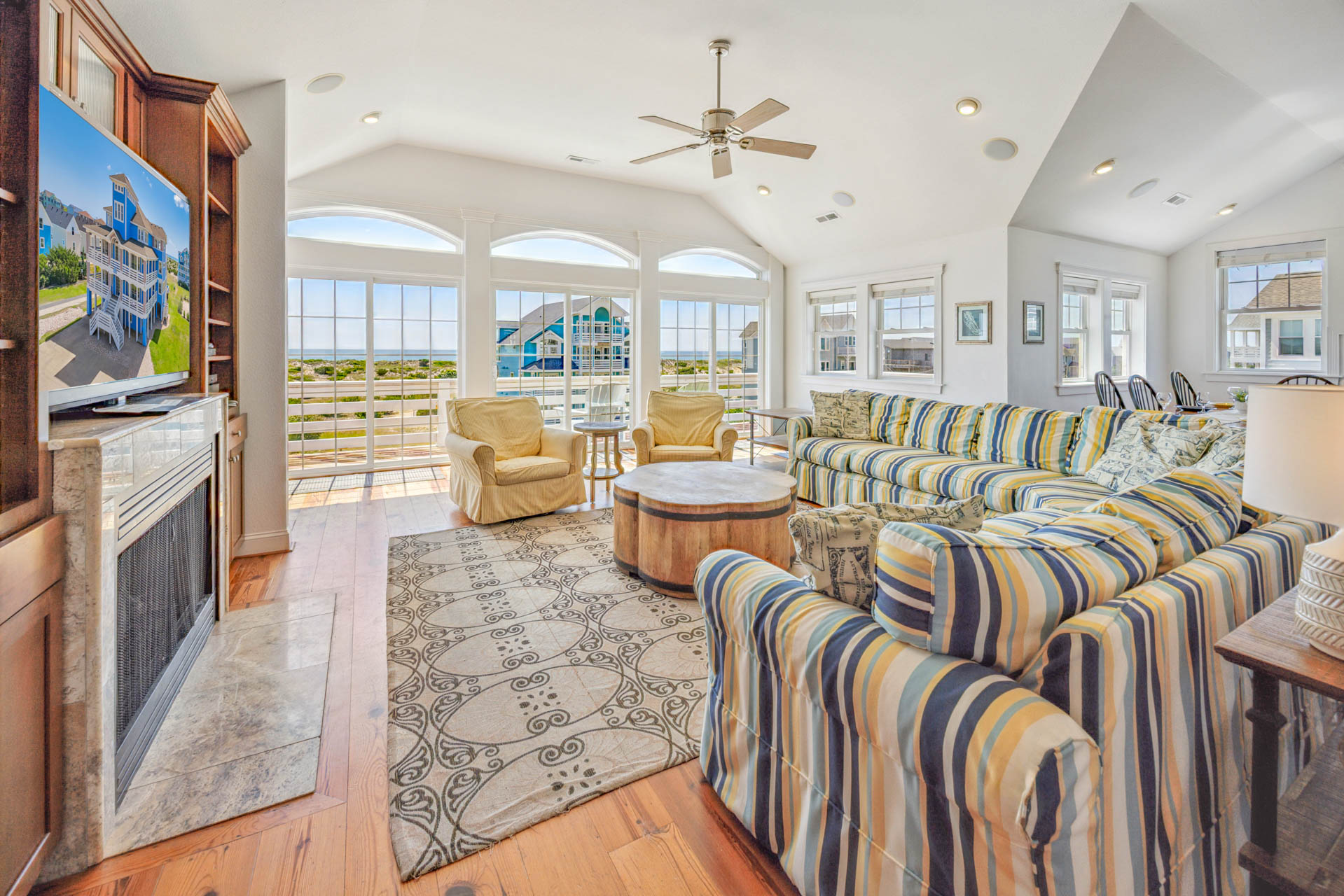 Surf Or Sound Realty 564 High Seas Great Room 1