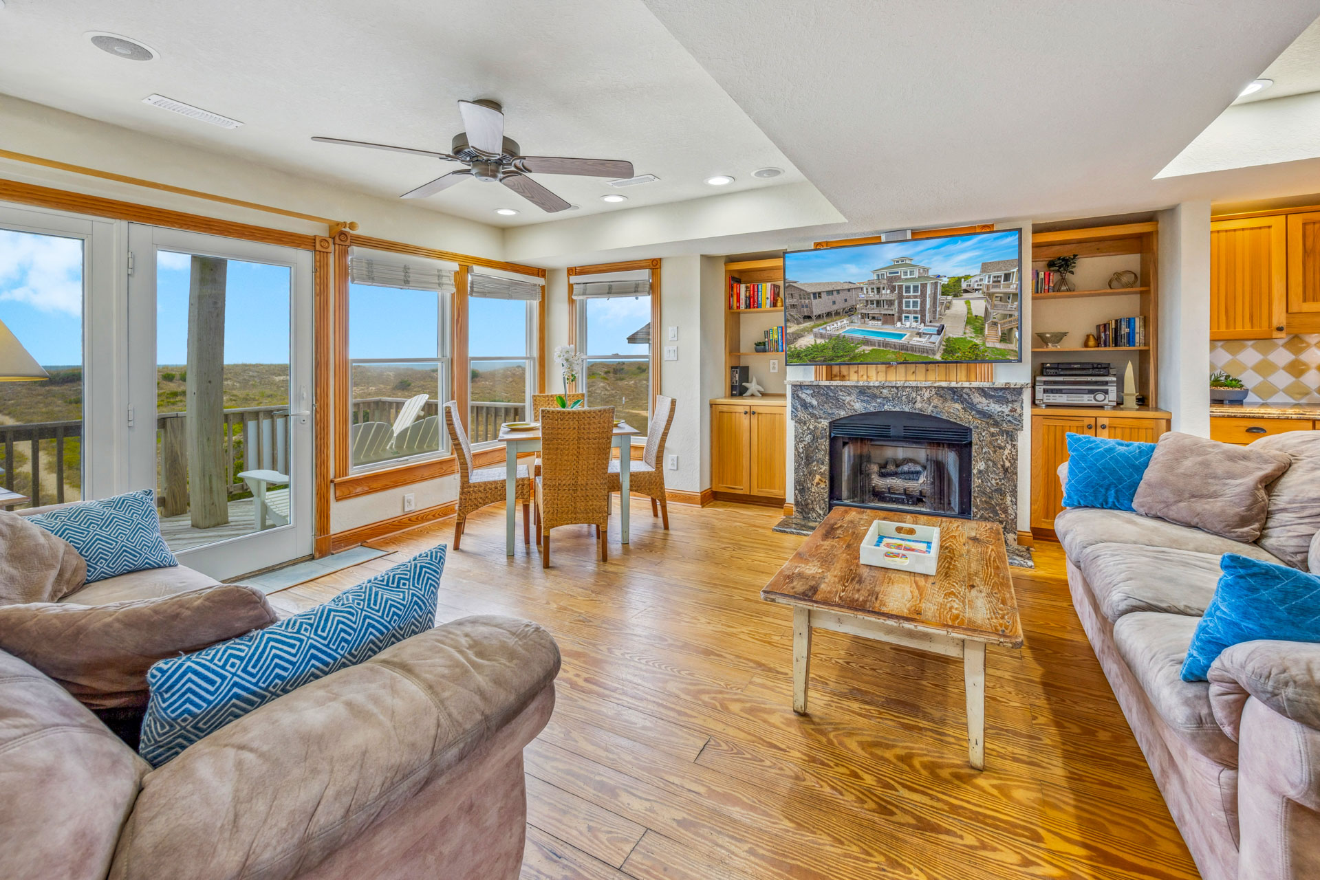Surf Or Sound Realty 594 Hatteras Escape Great Room 2