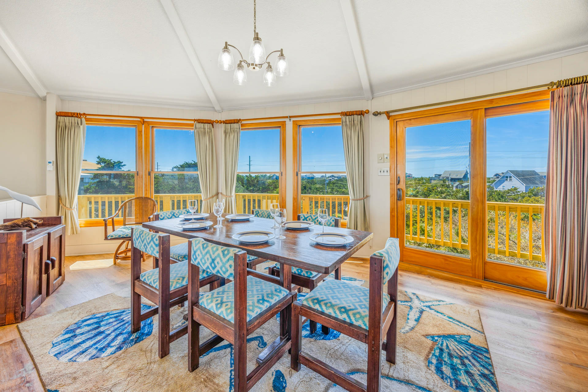 Surf Or Sound Realty 914 Cottage On The Dune Dining Area 1