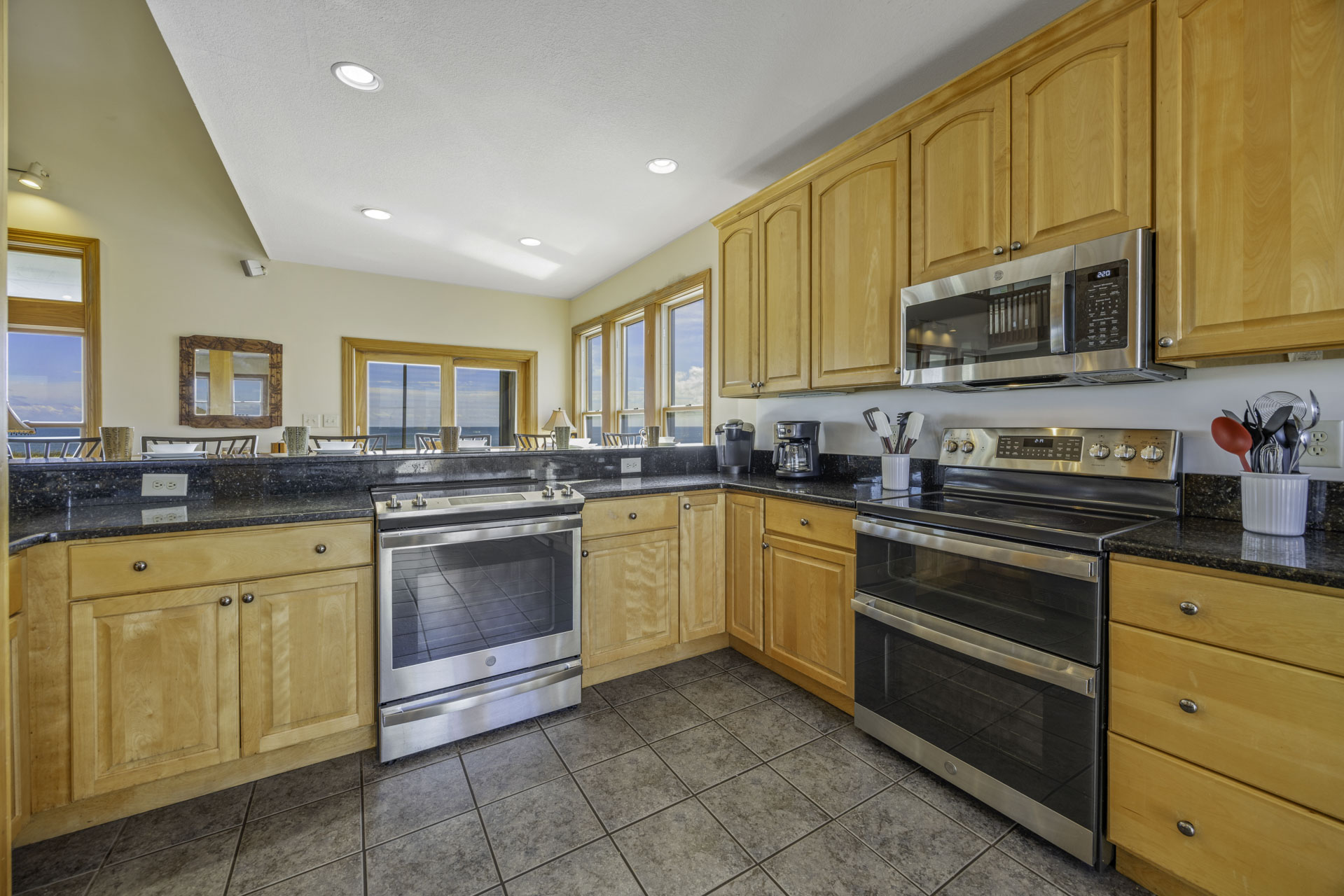 Surf Or Sound Realty 369 Sea Mist Kitchen 4