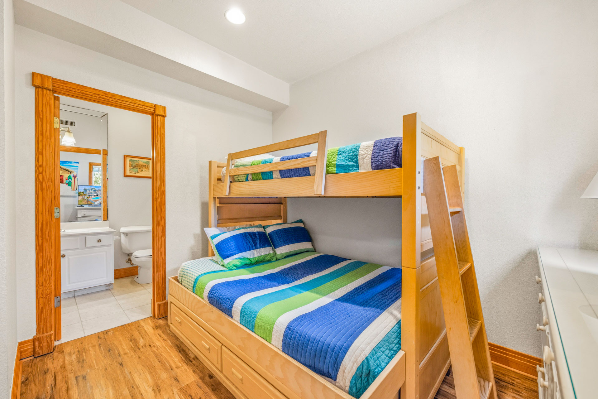 Surf Or Sound Realty 1126 Splash Landing Bedroom 6 2