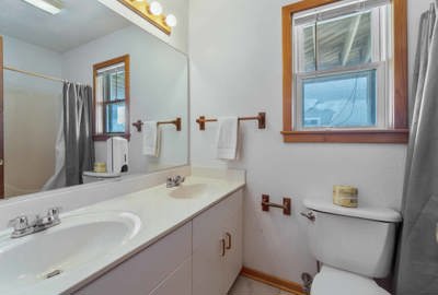 Surf Or Sound Realty 1041 Big Wednesday Bathroom 3 3366513