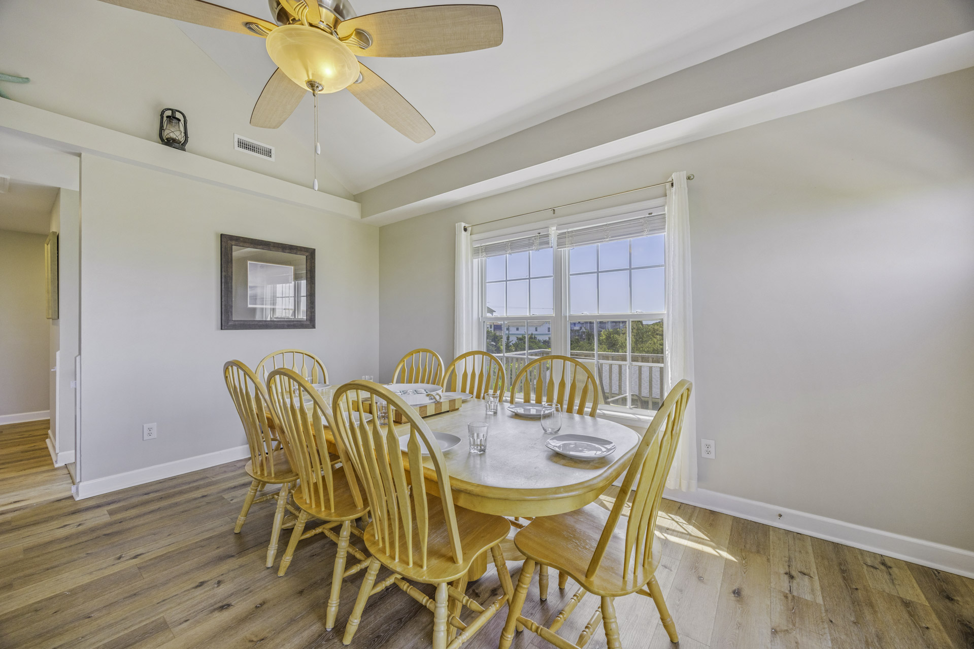 Surf Or Sound Realty 1236 Peace Of Paradise Dining Area 2