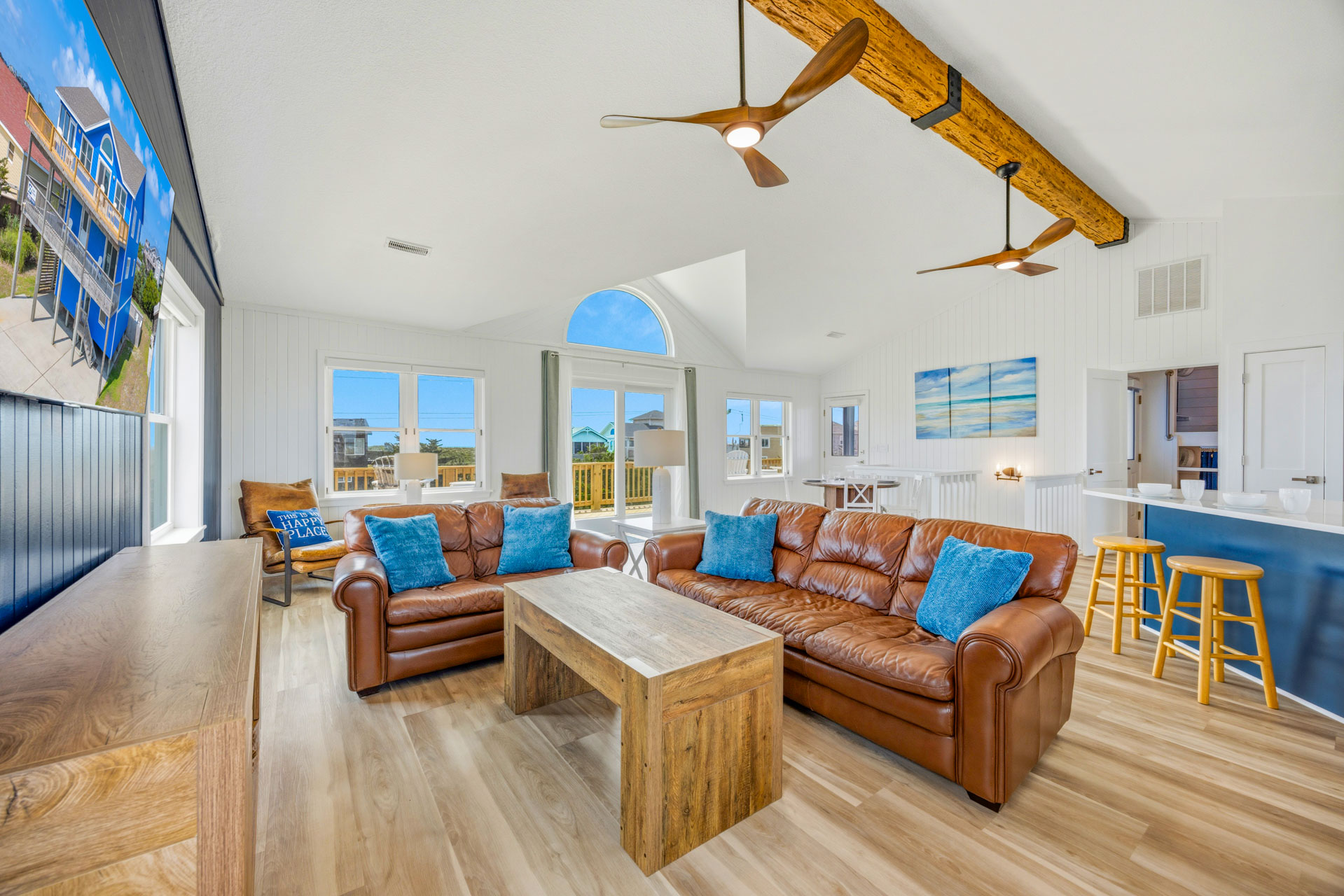 Surf Or Sound Realty 1245 Blue Wahoo Great Room 3