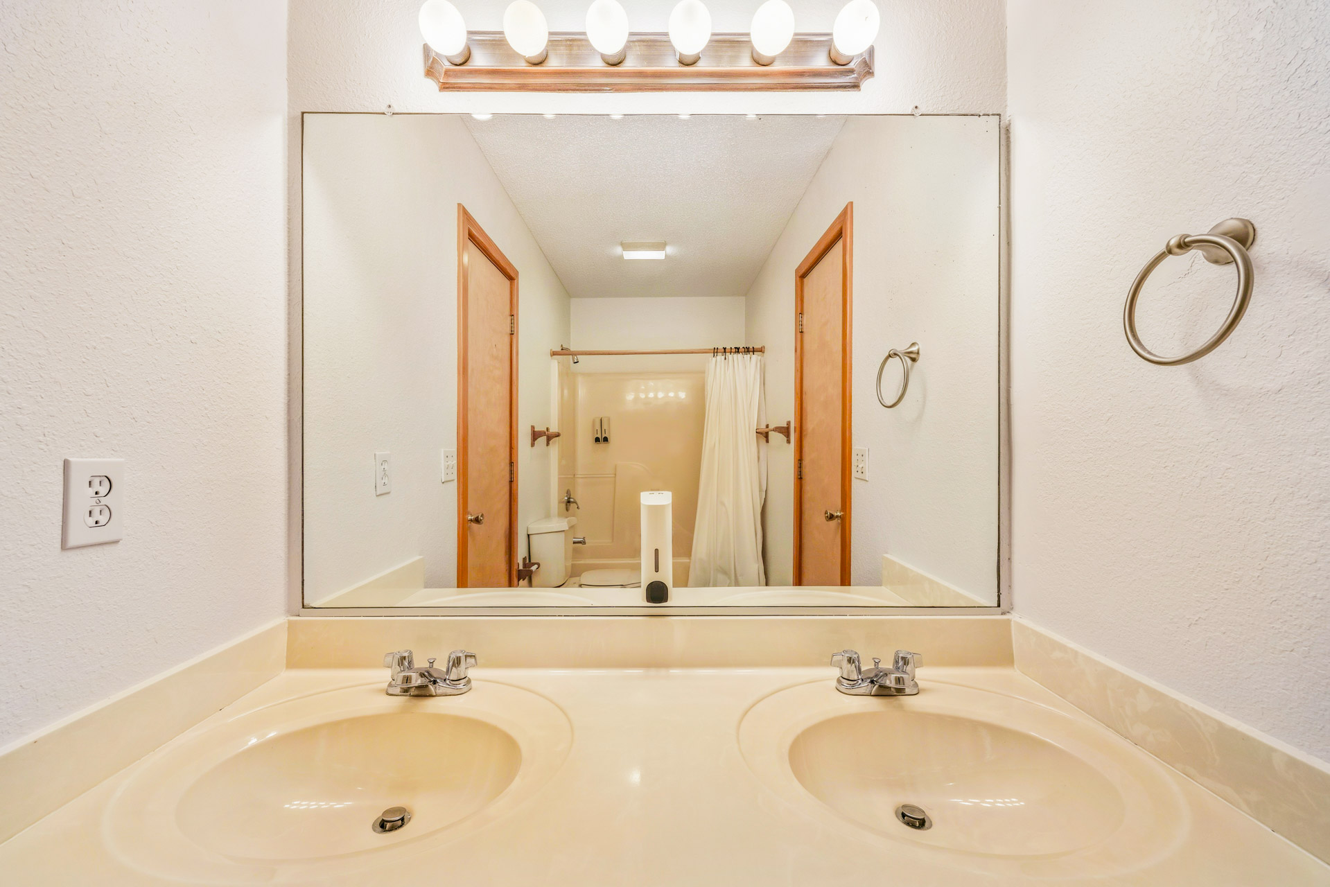 Surf Or Sound Realty 1041 Big Wednesday Bedroom 4 3