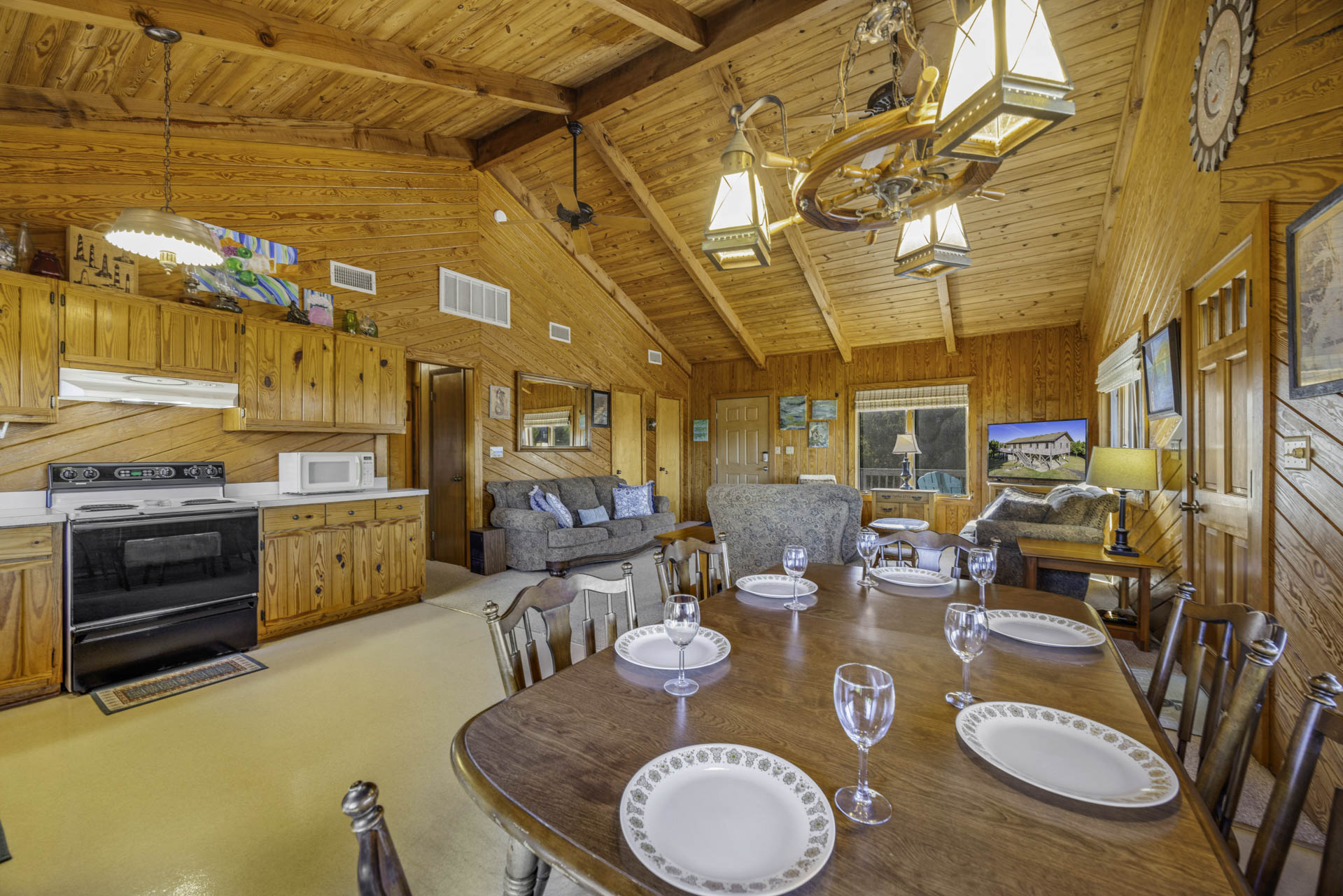 Surf Or Sound Realty 939 Drifter's Dock Dining Area 3