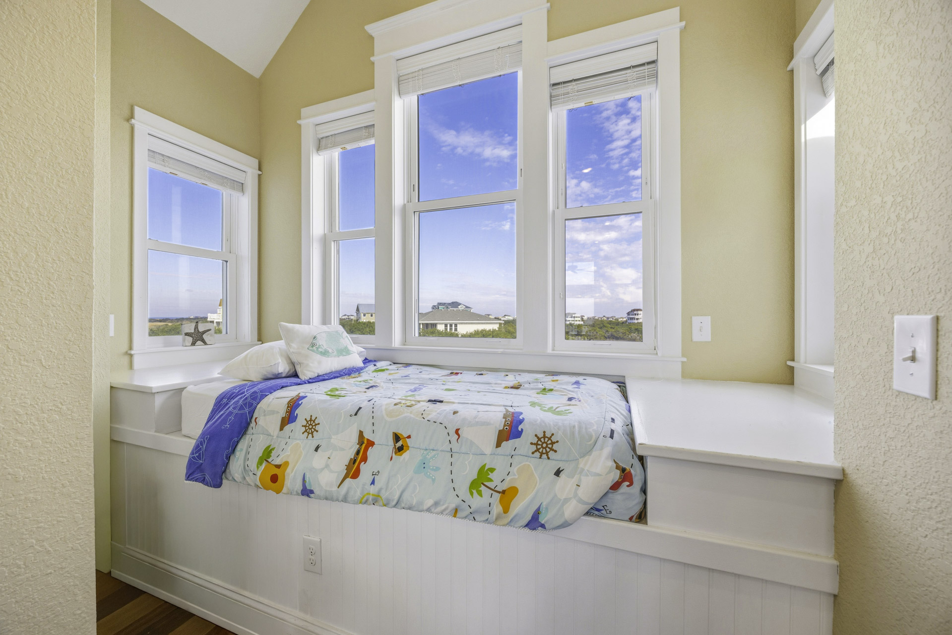 Surf Or Sound Realty 962 Blown Away Daybed