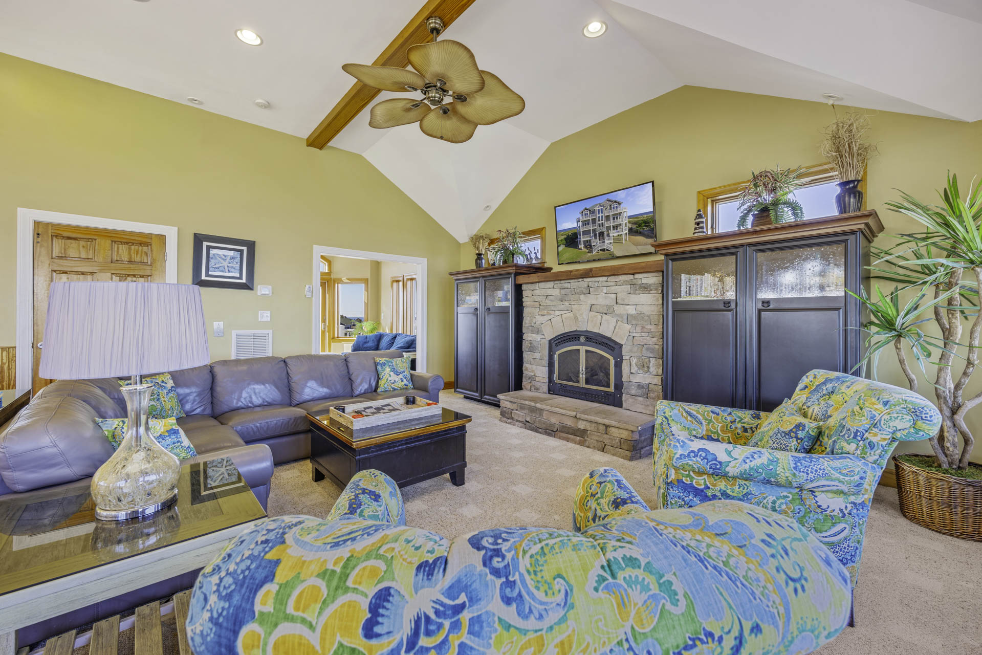 Surf Or Sound Realty 679 Sea Glass Great Room 4