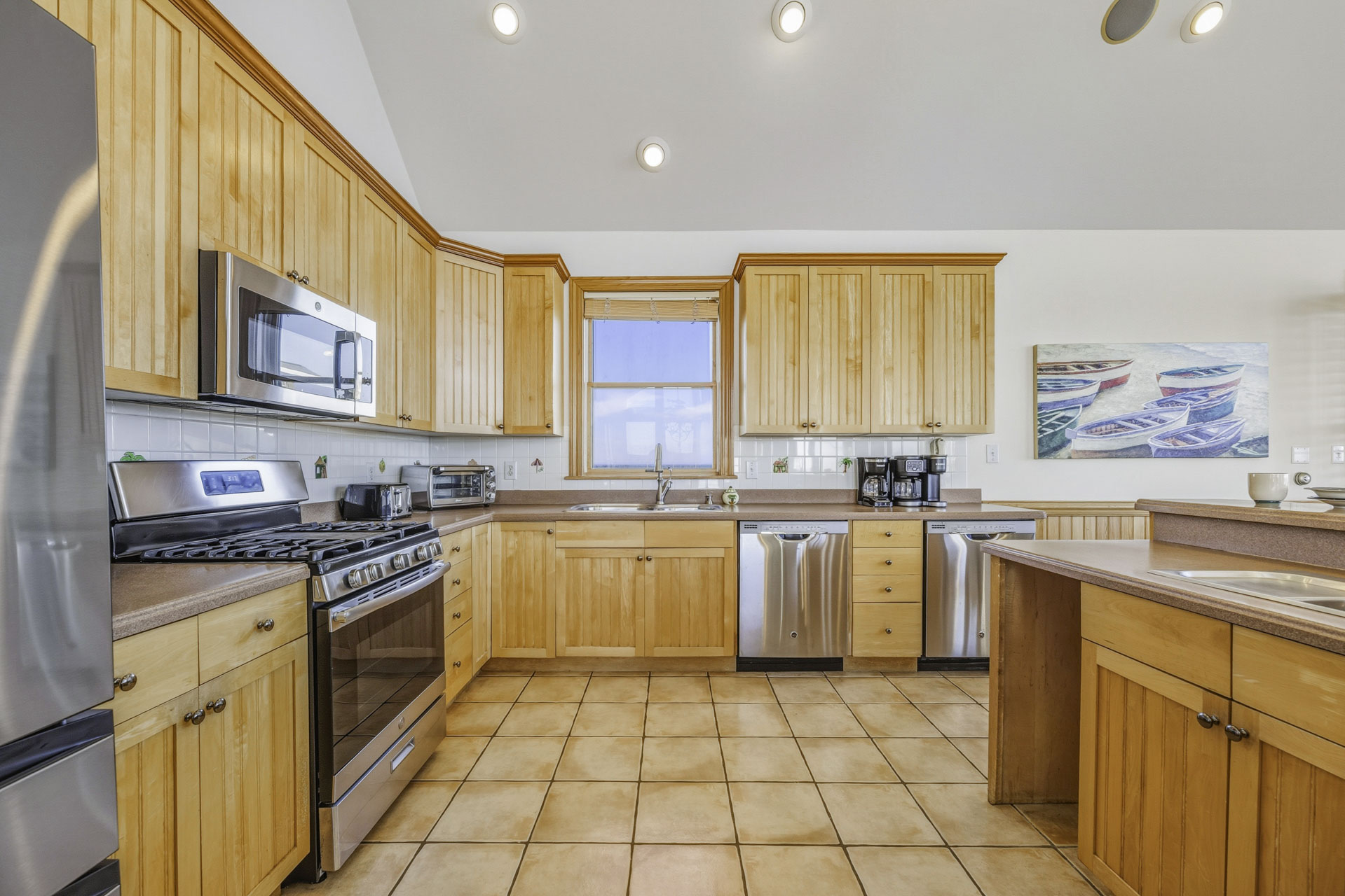 Surf Or Sound Realty 270 Seagate Station Kitchen 4