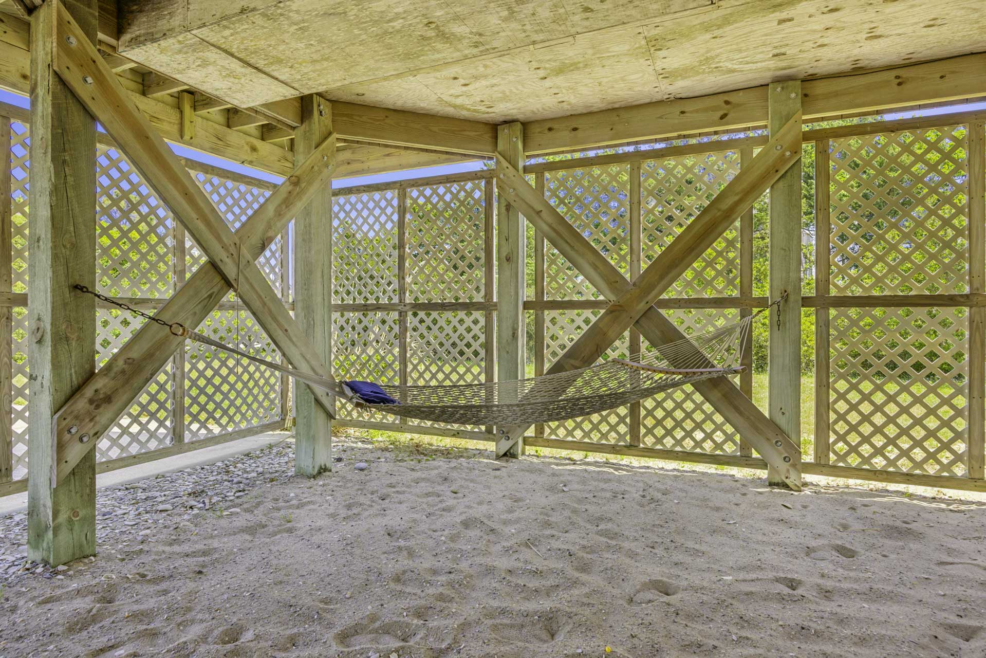 Surf Or Sound Realty 1244 Lokey Livin Hammock