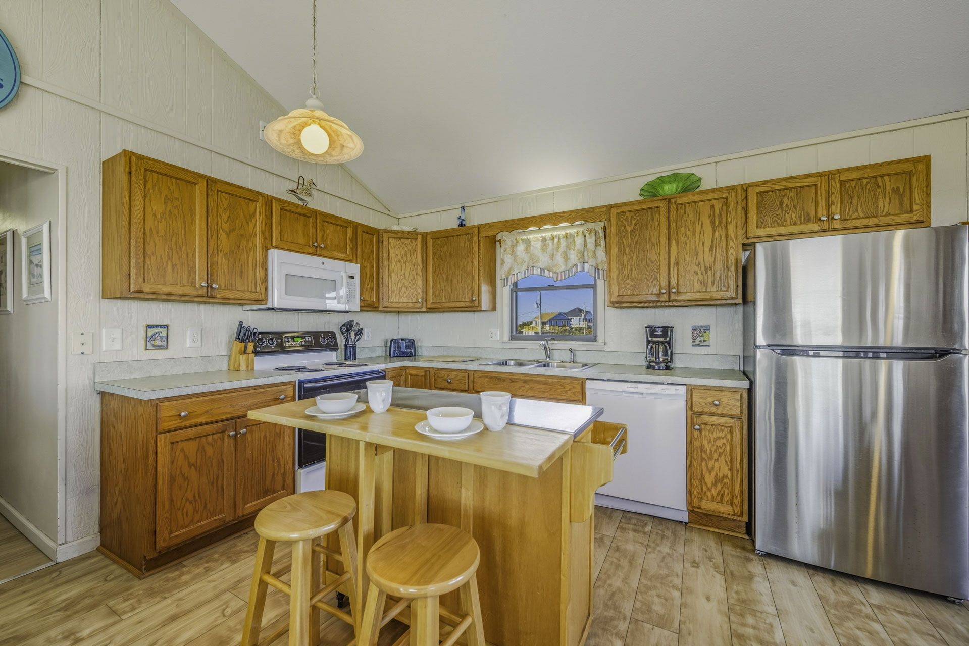 Surf Or Sound Realty 874 Bella Beach Box Kitchen 2