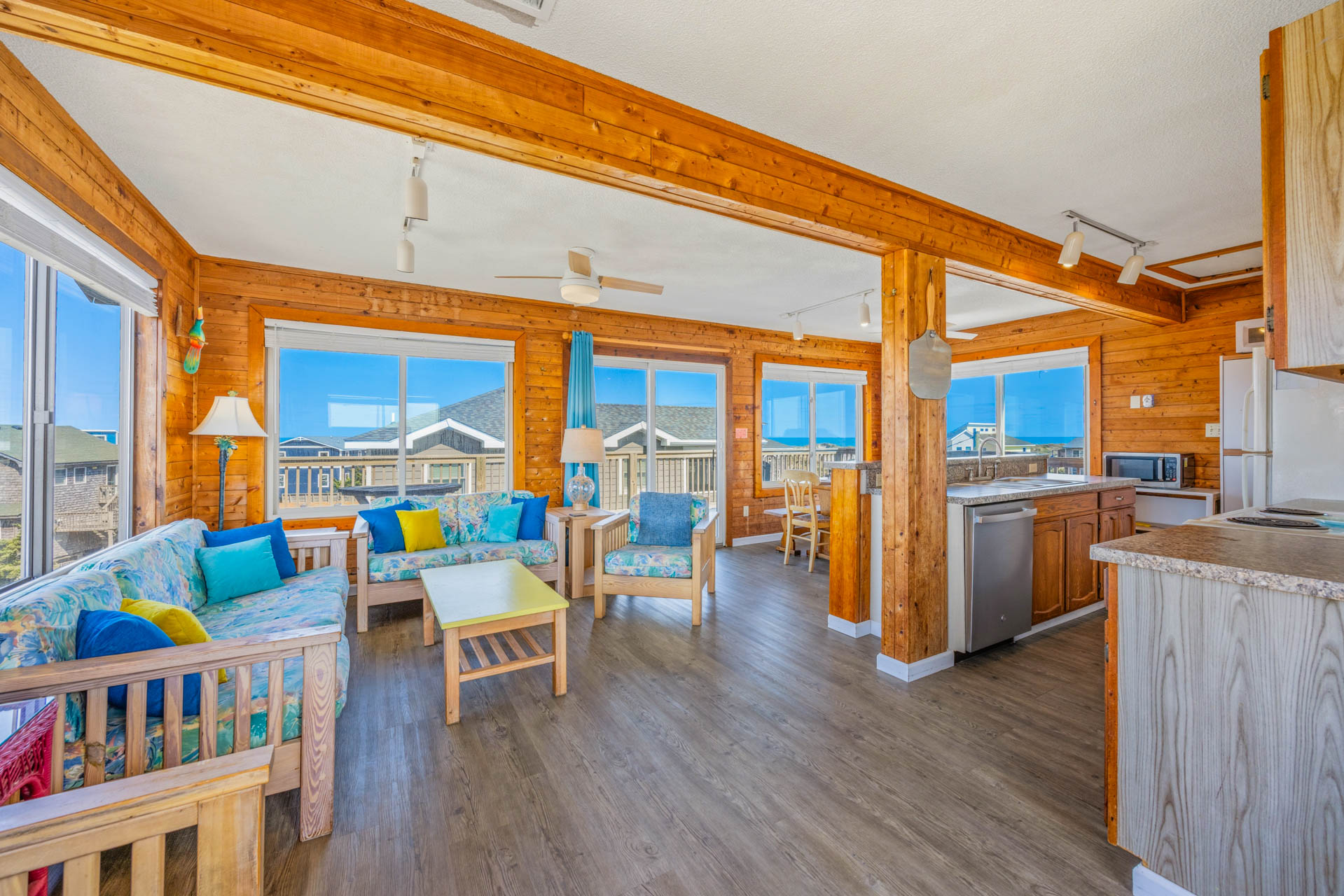 Surf Or Sound Realty 60 Bermuda Breeze Great Room 2