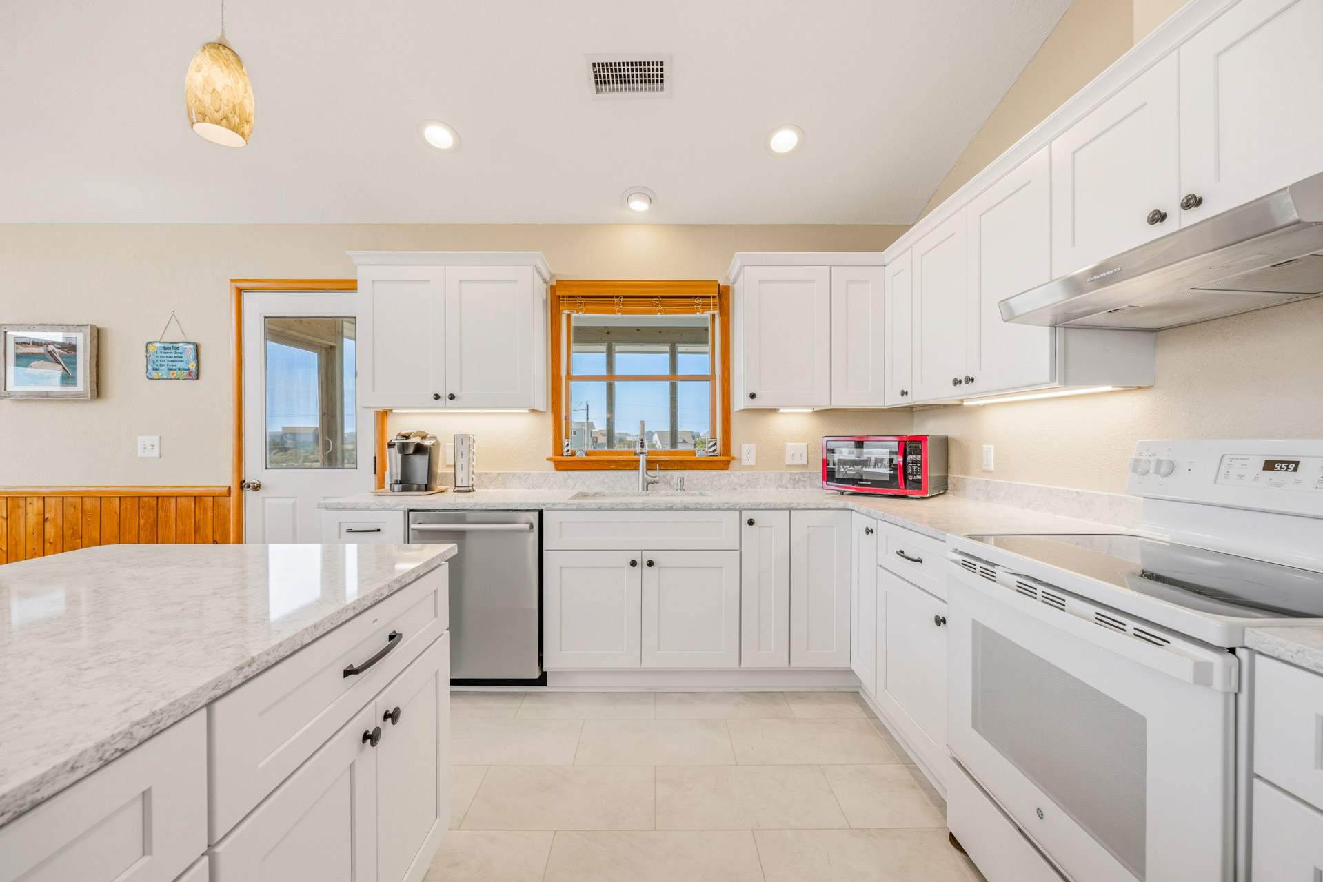Surf Or Sound Realty 96 Ocean Vista Kitchen 4