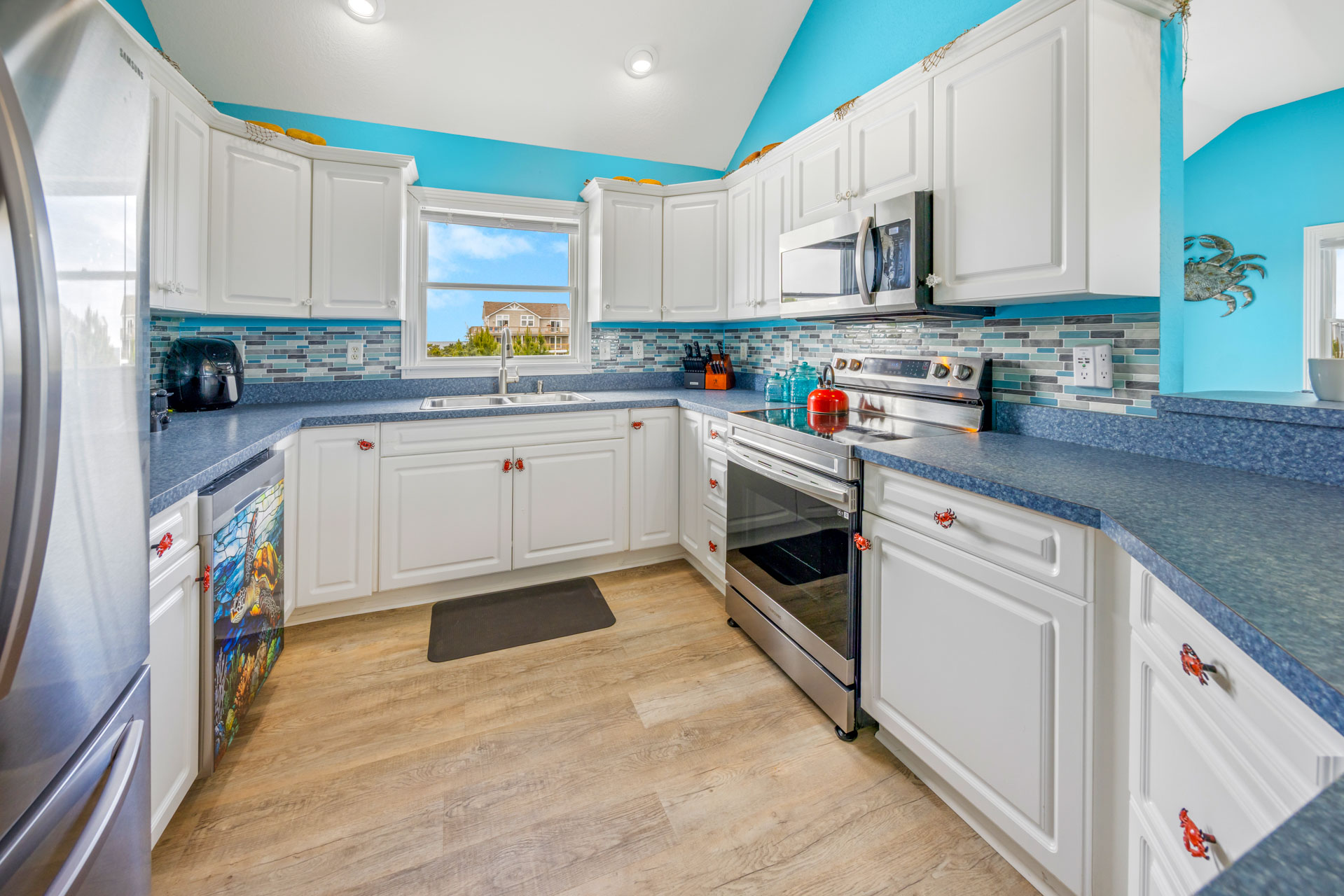 Surf Or Sound Realty 452 Isle Be Breezy Kitchen 2