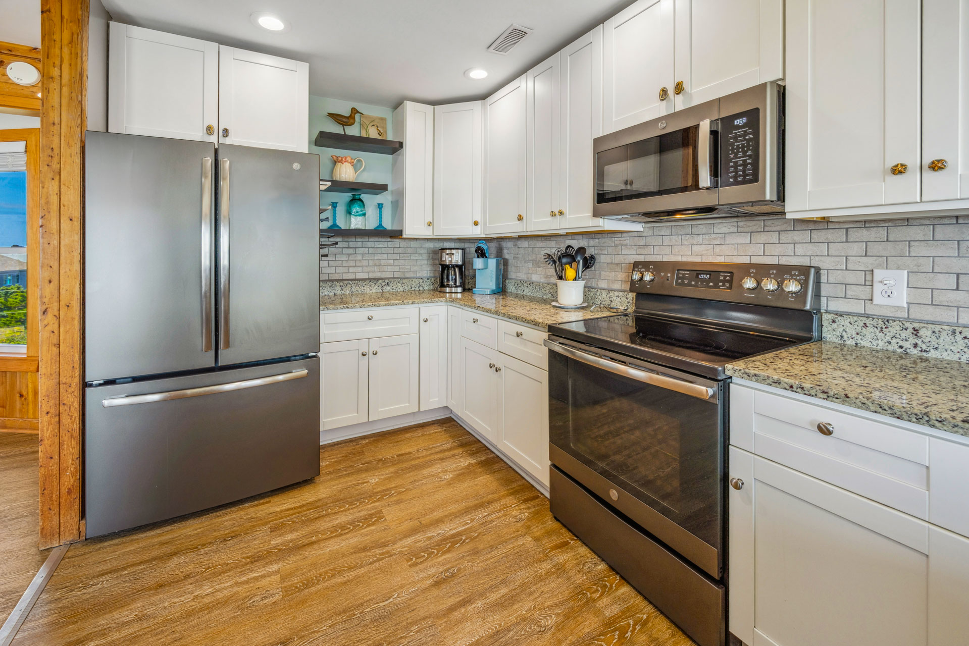 Surf Or Sound Realty 1002 Above All Else Kitchen 3