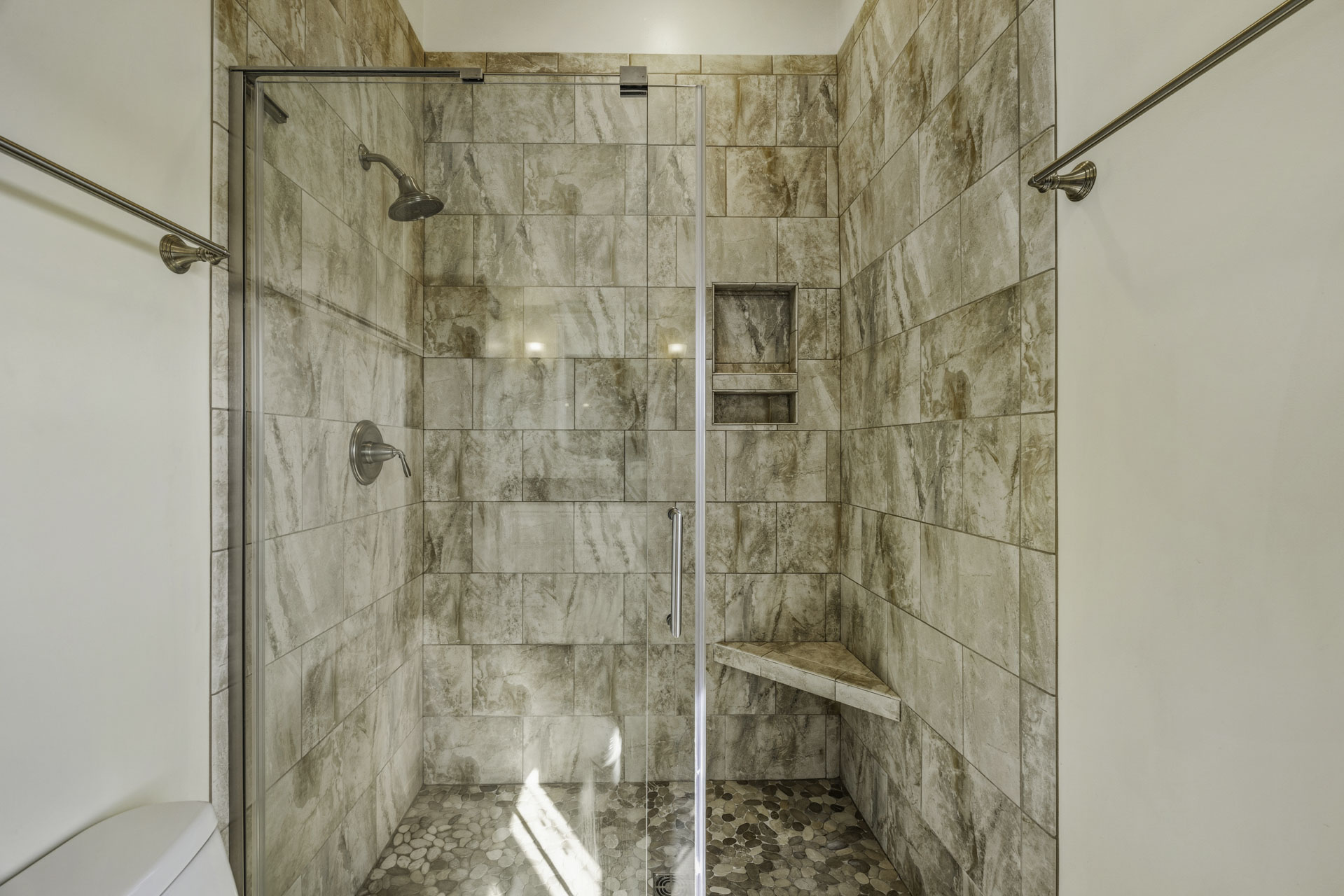 Surf Or Sound Realty 940 Bubba's Last Resort Bedroom 1 4