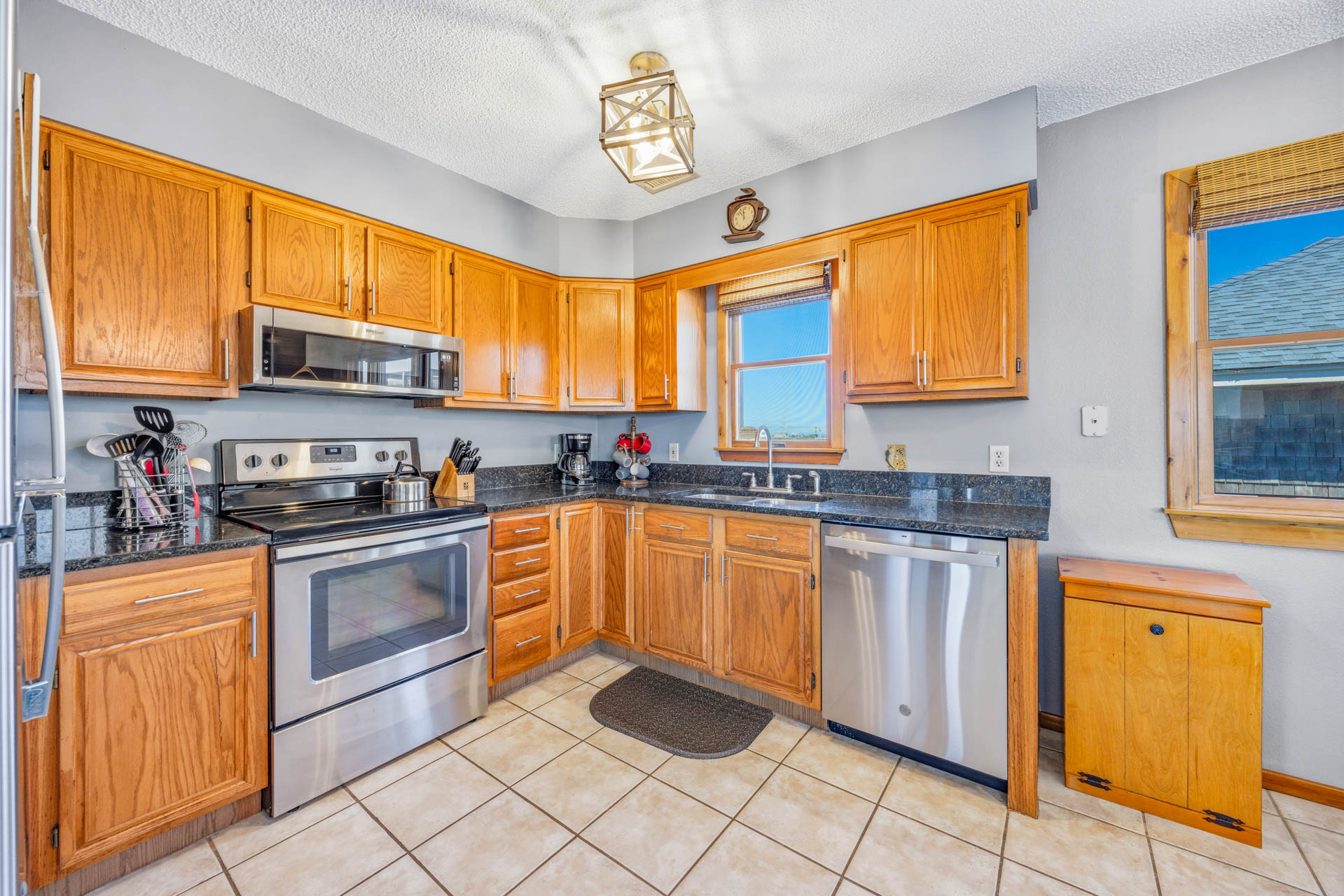 Surf Or Sound Realty 41 Big Sky Kitchen 2