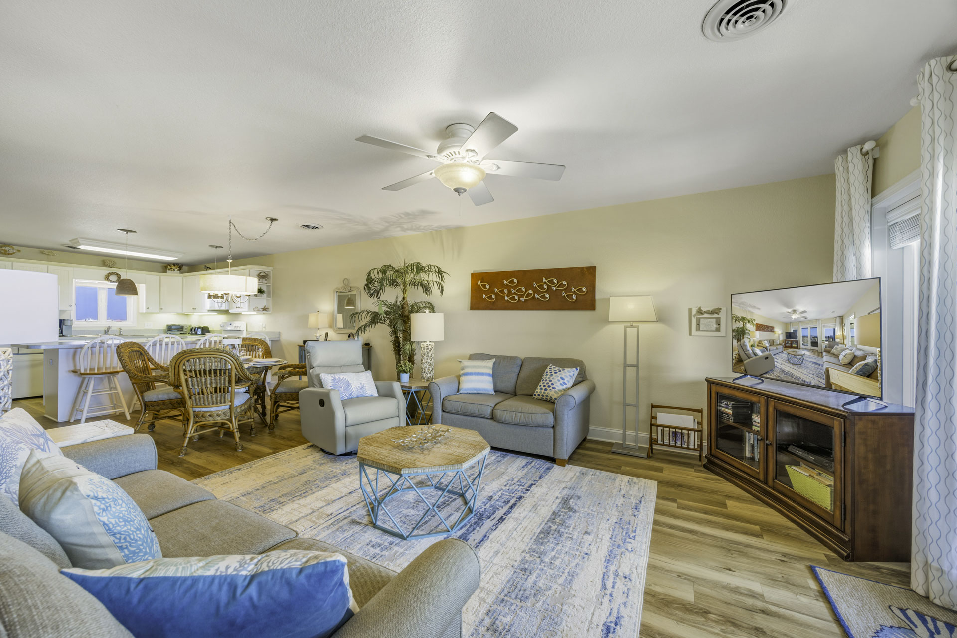 Surf Or Sound Realty 582 Top Notch Great Room 2
