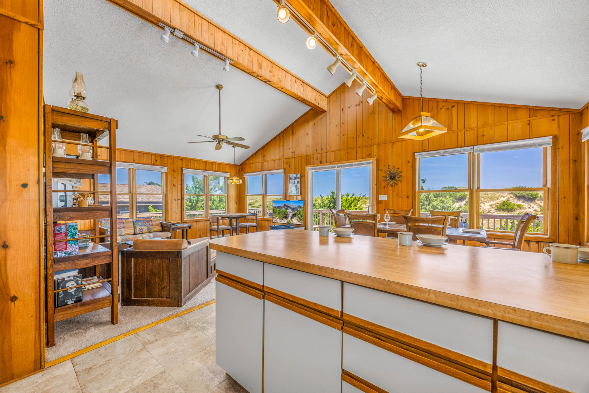 Surf Or Sound Realty 134 Aquarius Kitchen 4