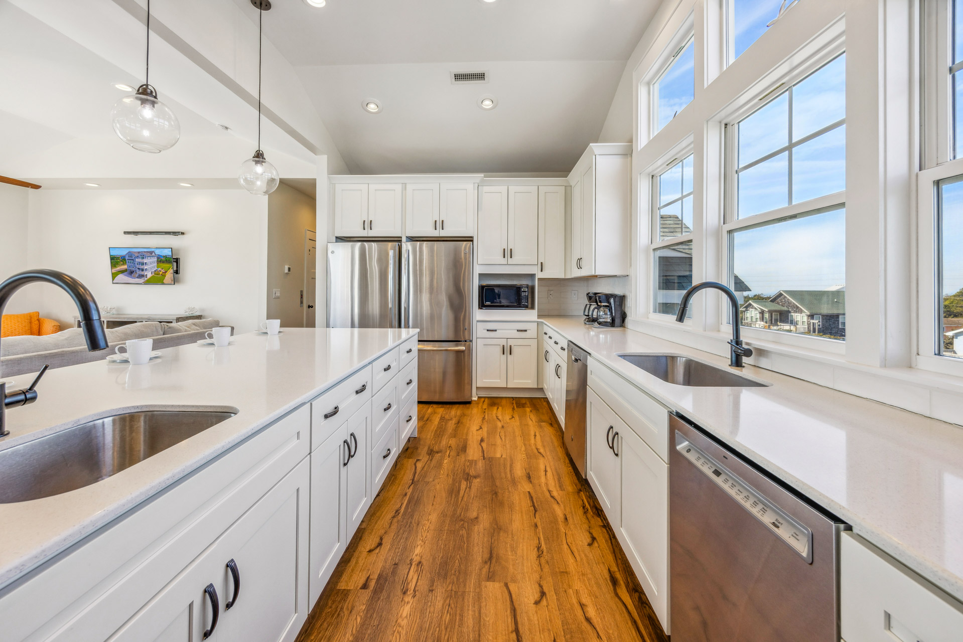 Surf Or Sound Realty 862 Perfect 10 Kitchen 5