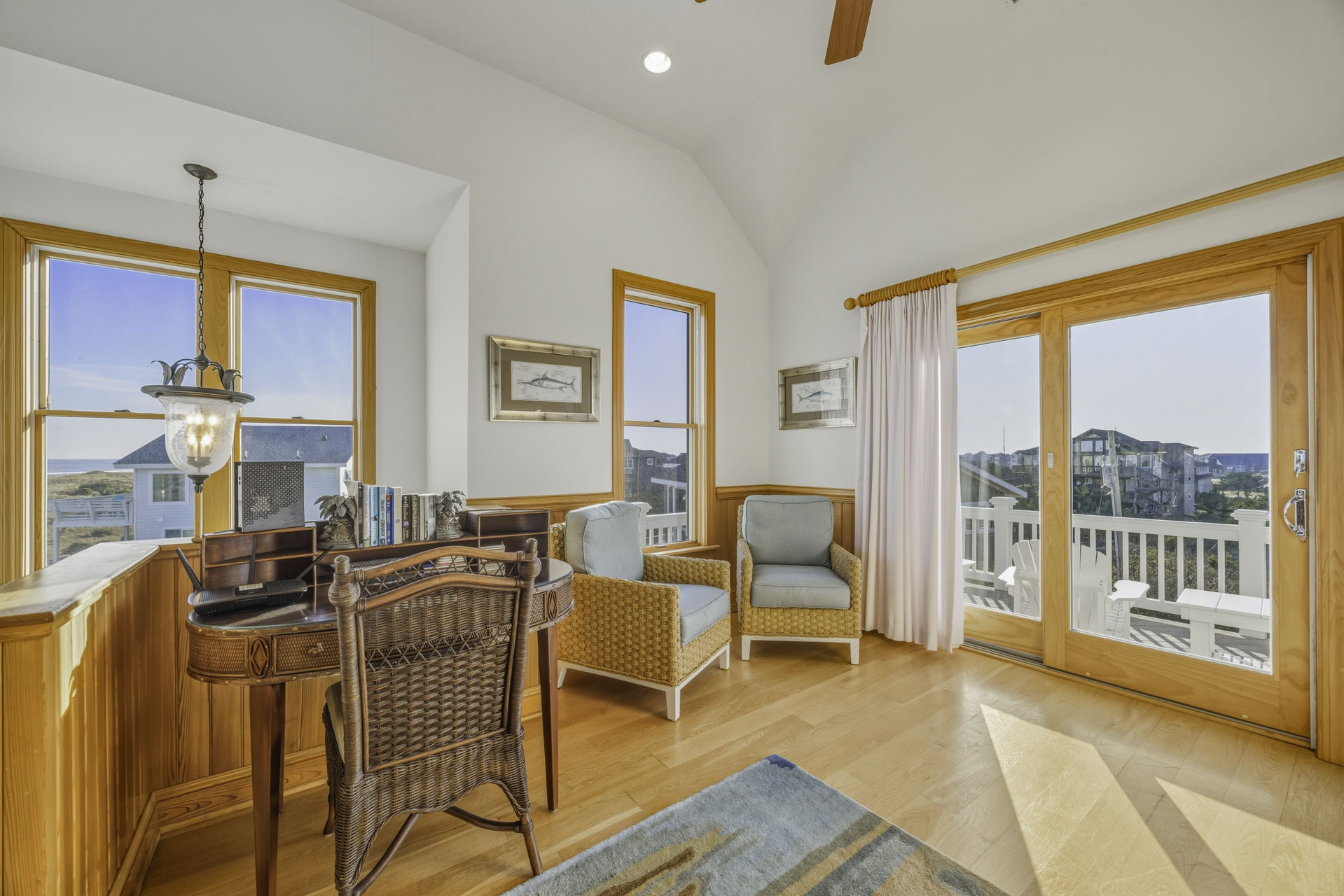 Surf Or Sound Realty 270 Seagate Station Workstation