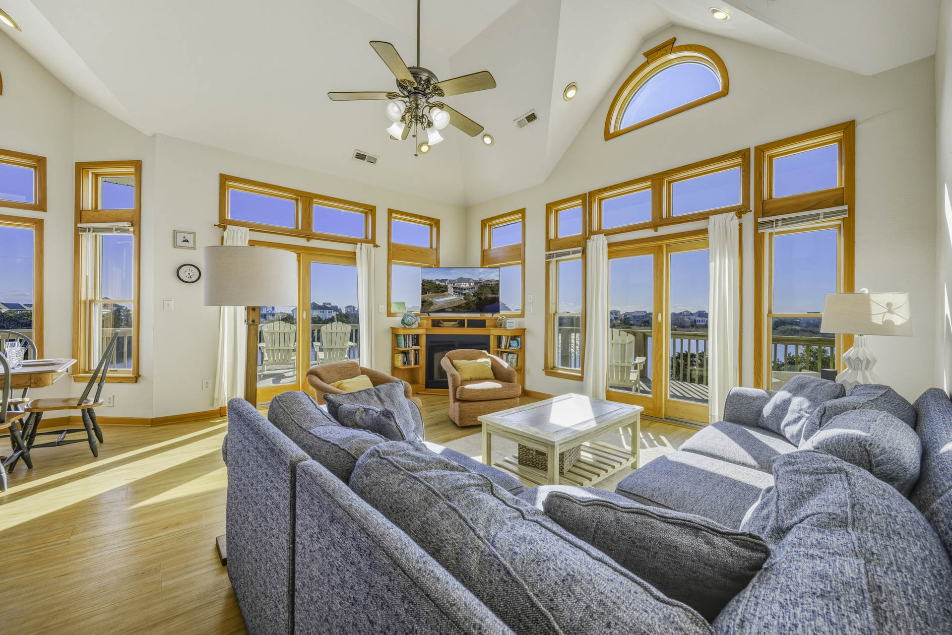 Surf Or Sound Realty 336 Kokomo Great Room 1