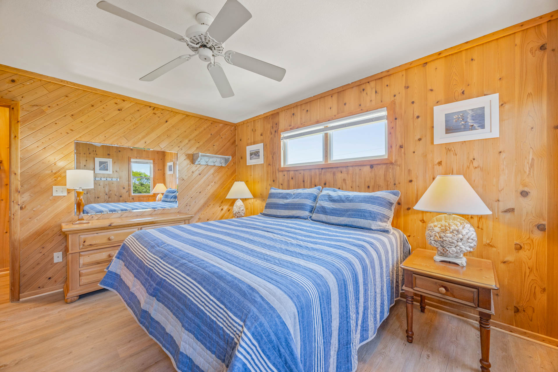 Surf Or Sound Realty 1144 The Sandy House Bedroom 1 1