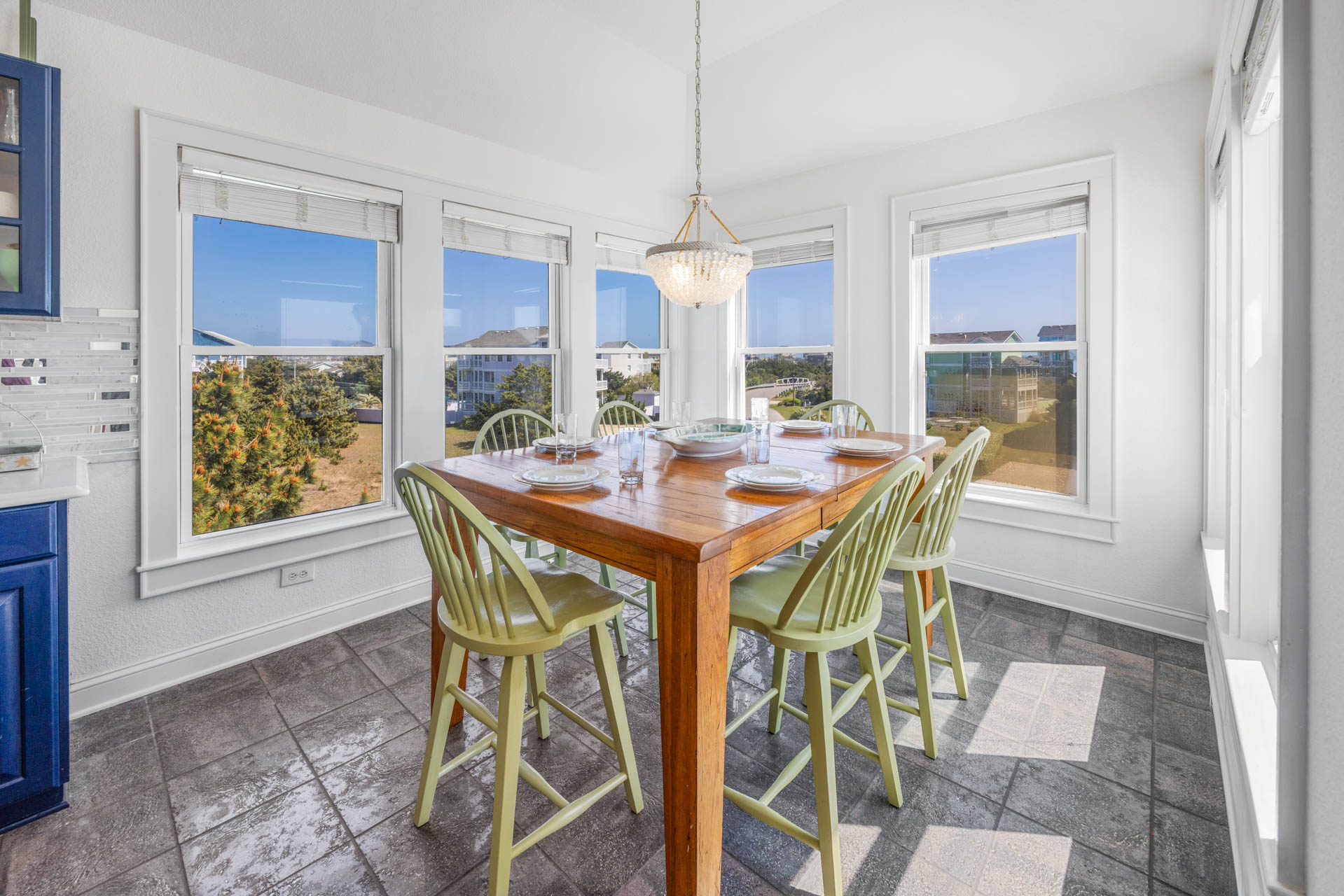 Surf Or Sound Realty 504 Sunny Shores Dining Area 4