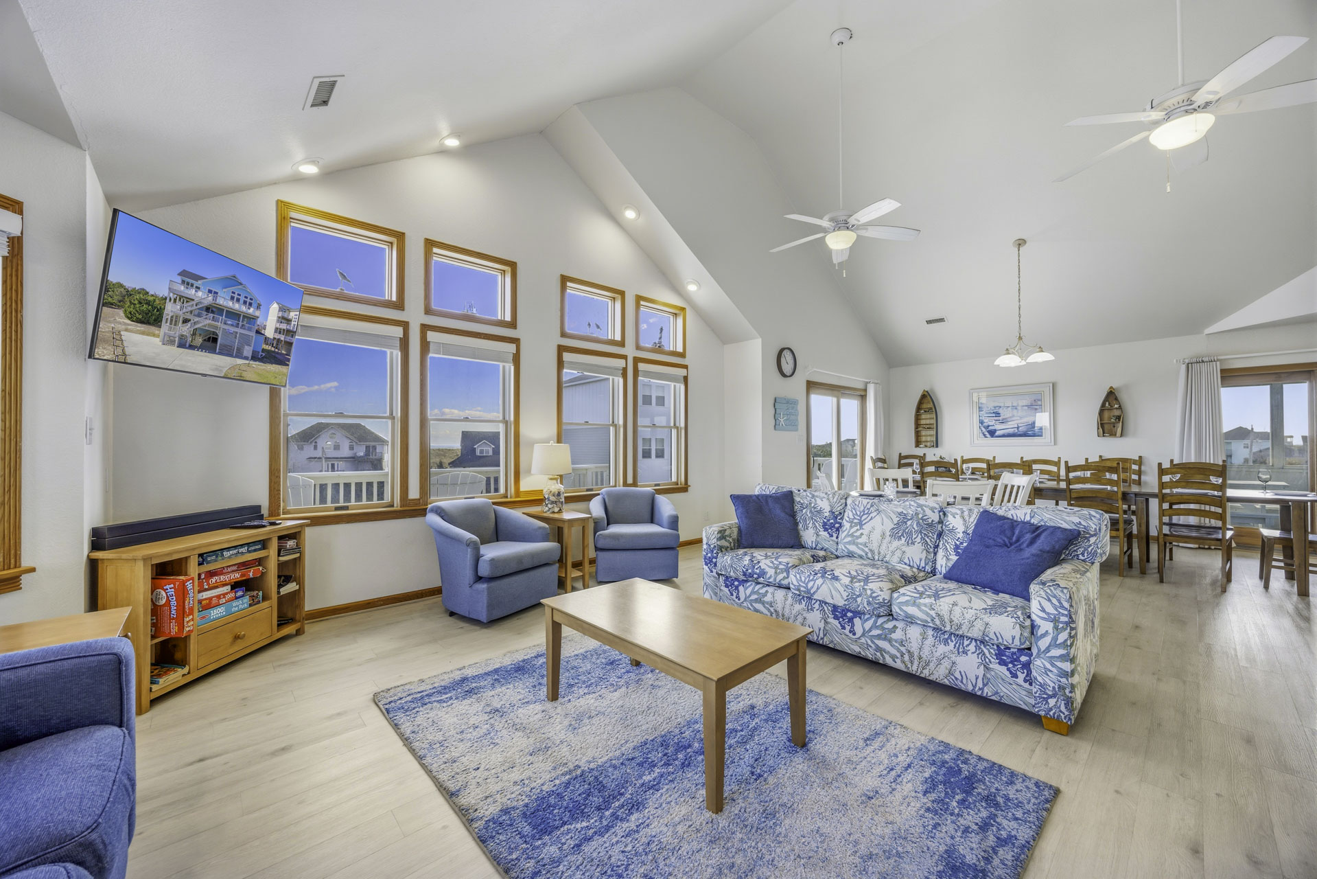 Surf Or Sound Realty 201 Blue Waves Great Room 2