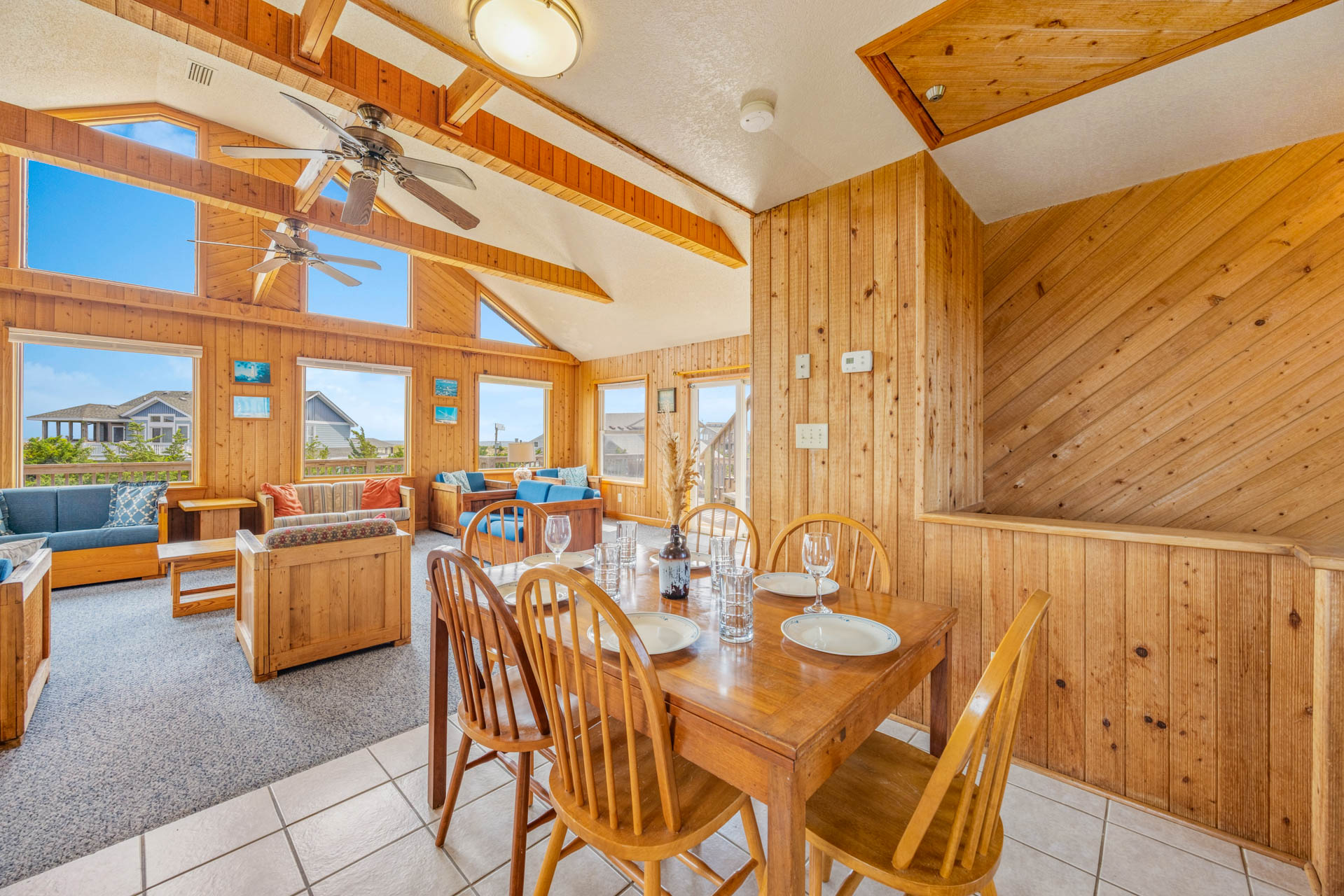 Surf Or Sound Realty 33 Sand Flea Dining Area 3