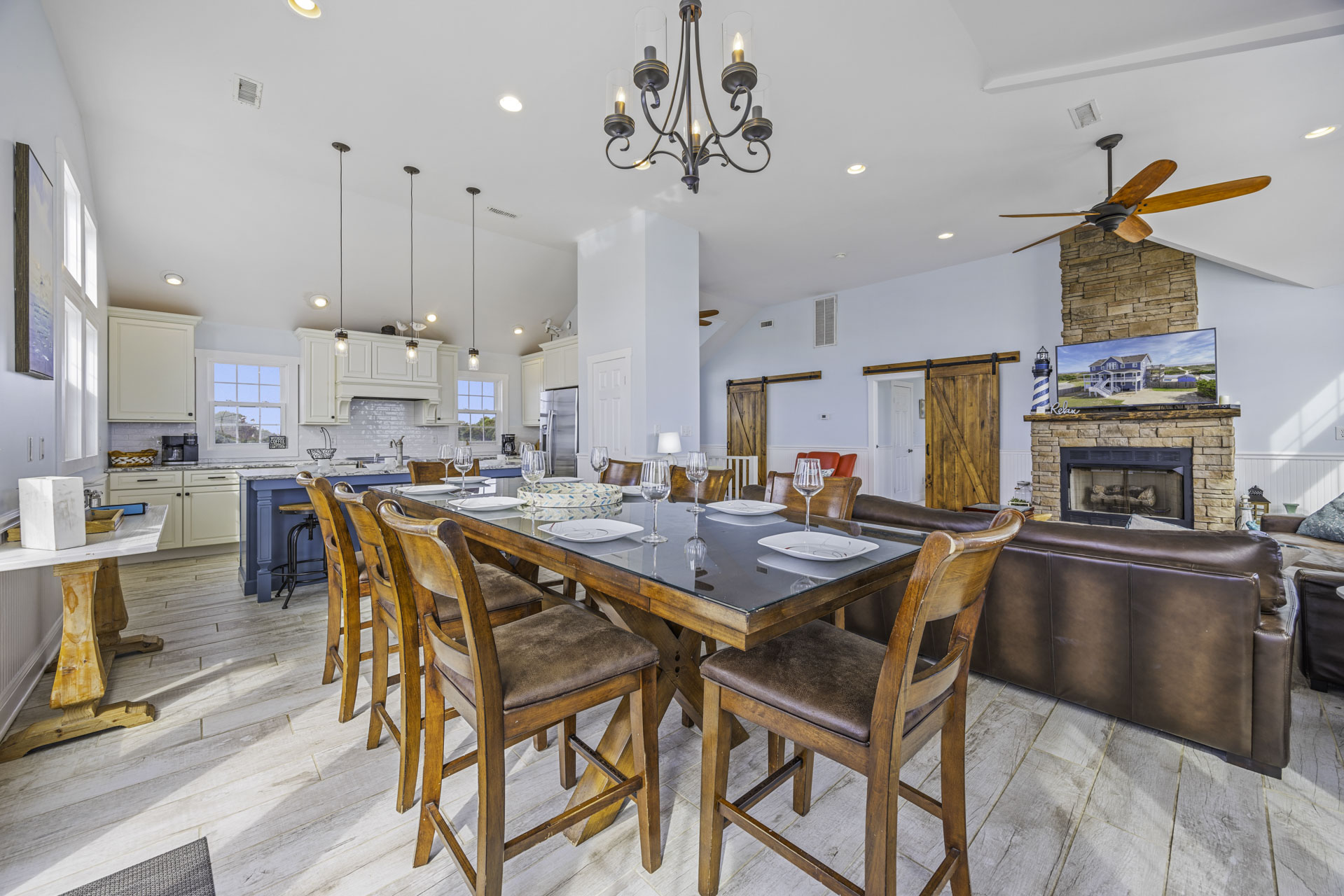 Surf Or Sound Realty 1231 Rise N Shine Dining Area 2