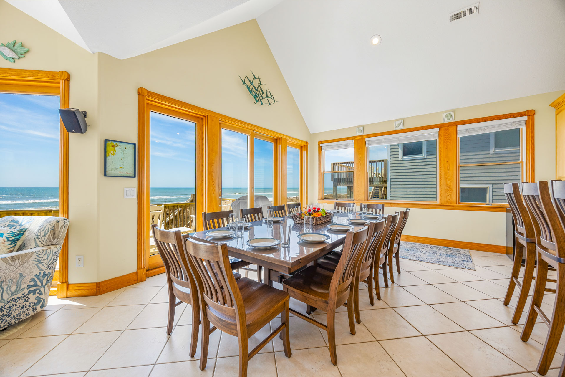 Surf Or Sound Realty 1145 Walkin On Sunshine Hatteras Dining Area 3