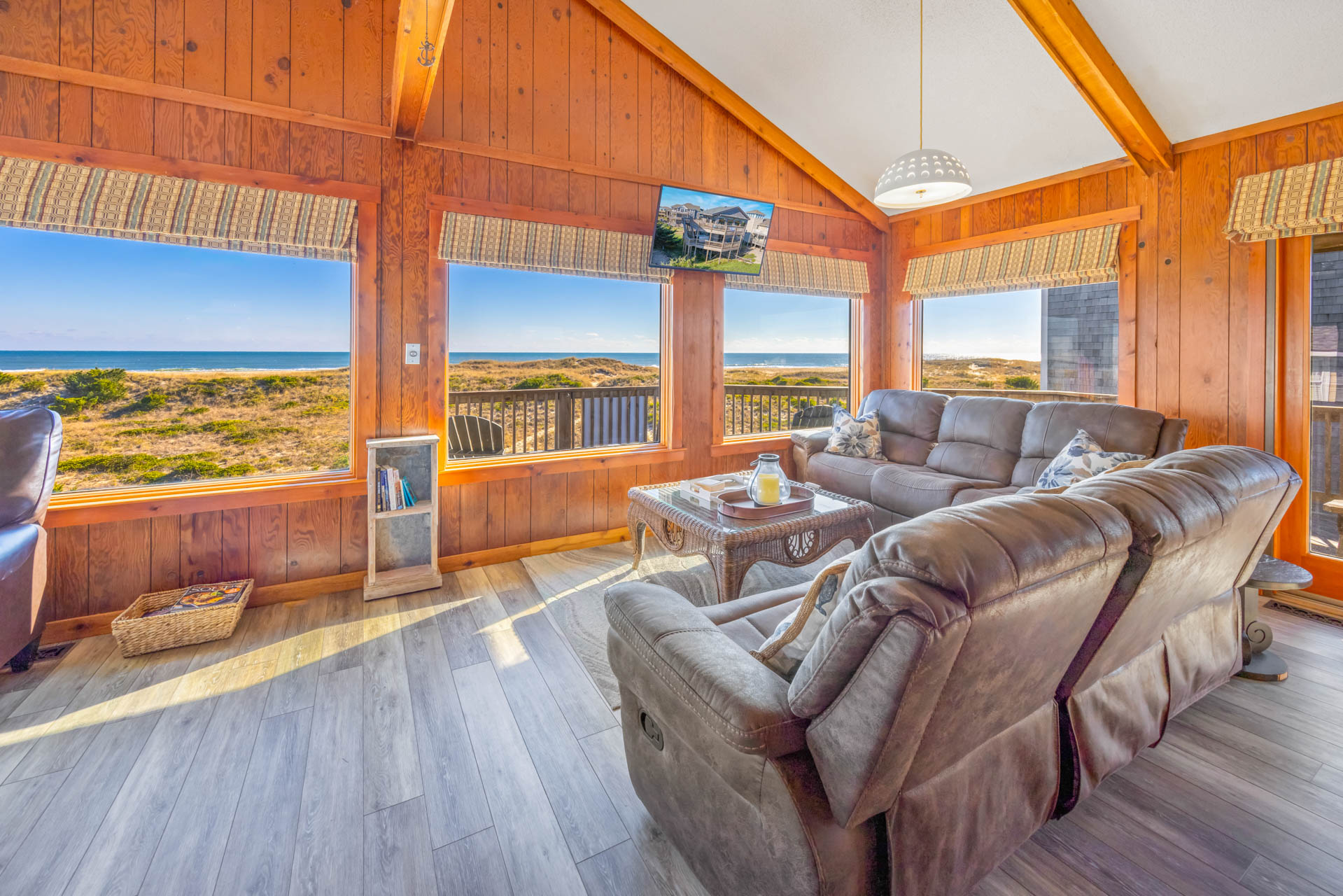 Surf Or Sound Realty 930 I Left My Heart In Avon Great Room 1