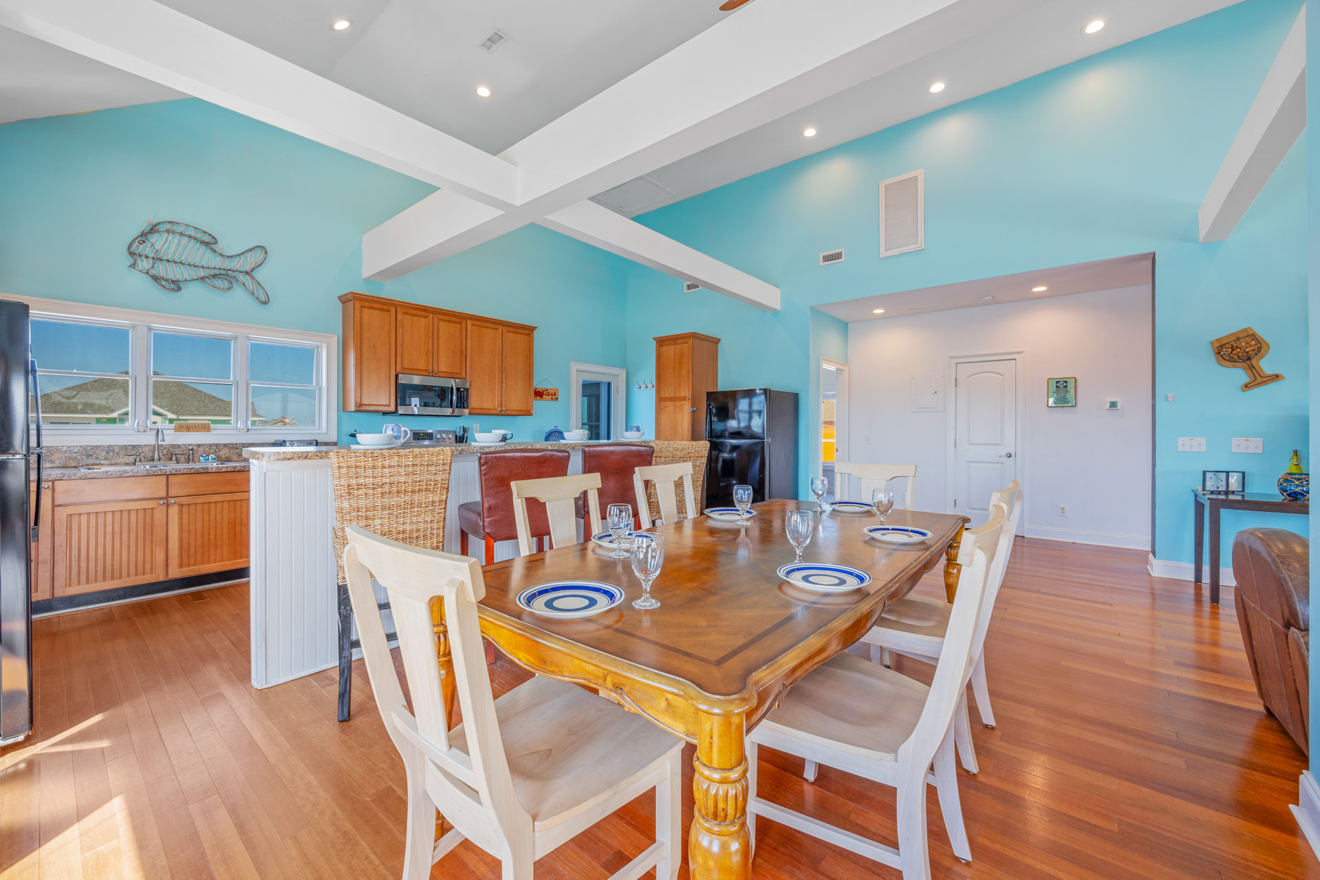 Surf Or Sound Realty 617 Promise Kept Dining Area 1
