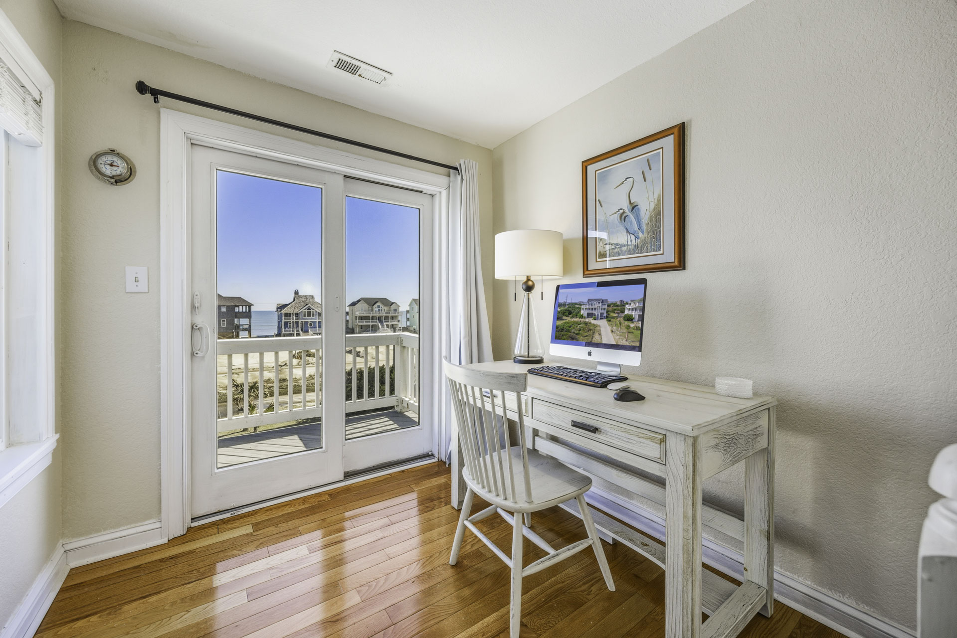 Surf Or Sound Realty 584 Skipper's Gig Workstation