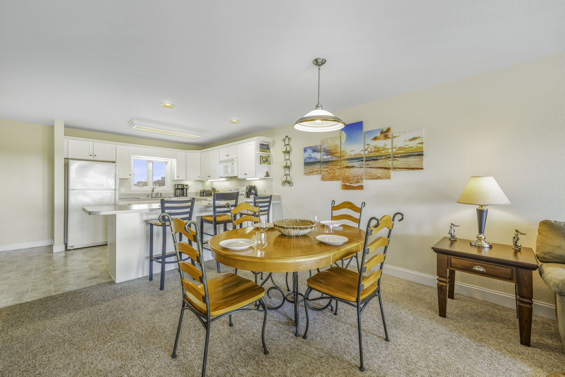 Surf Or Sound Realty 627 Isle Awhile Dining Area 2