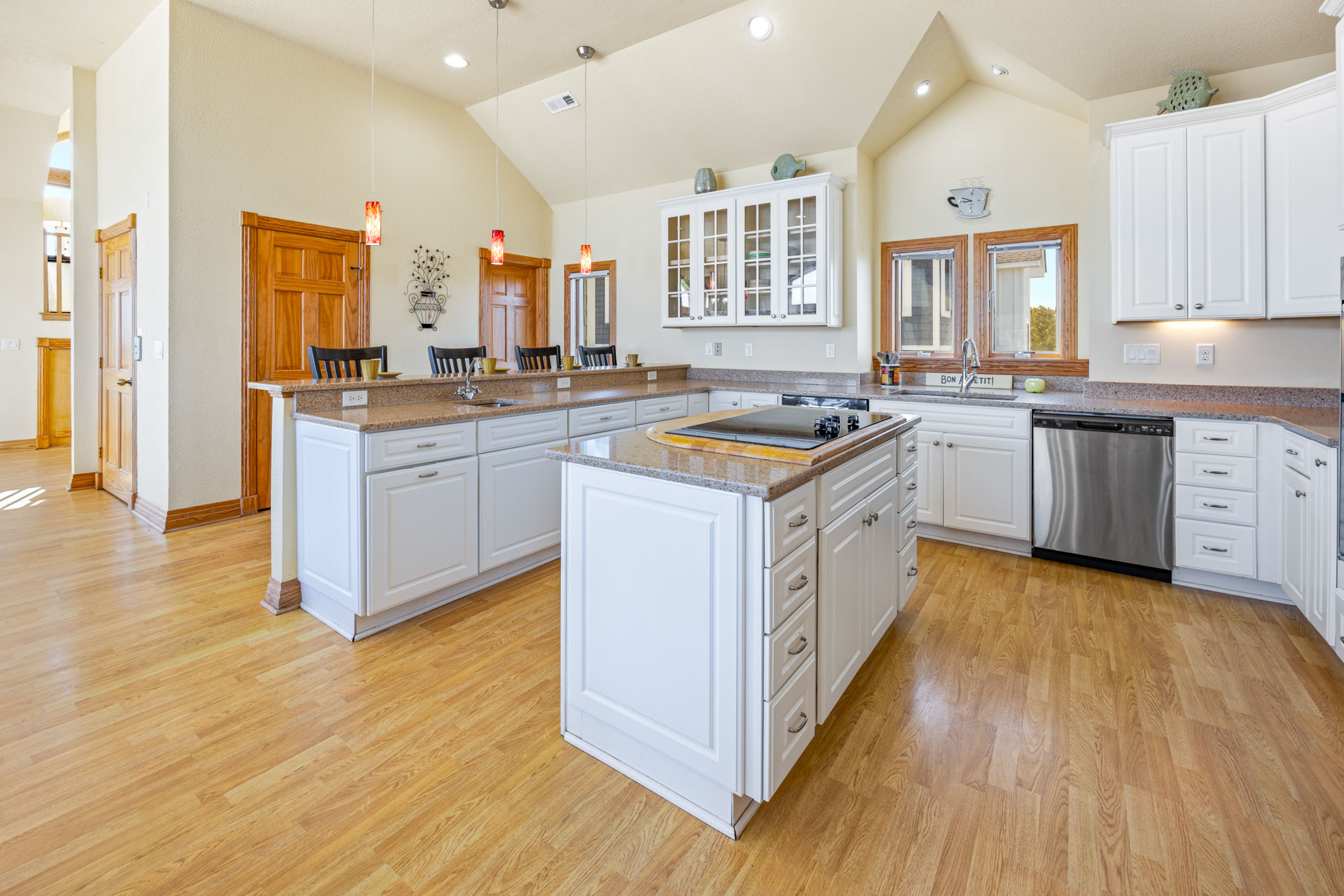 Surf Or Sound Realty 612 Yellowfin Kitchen 2