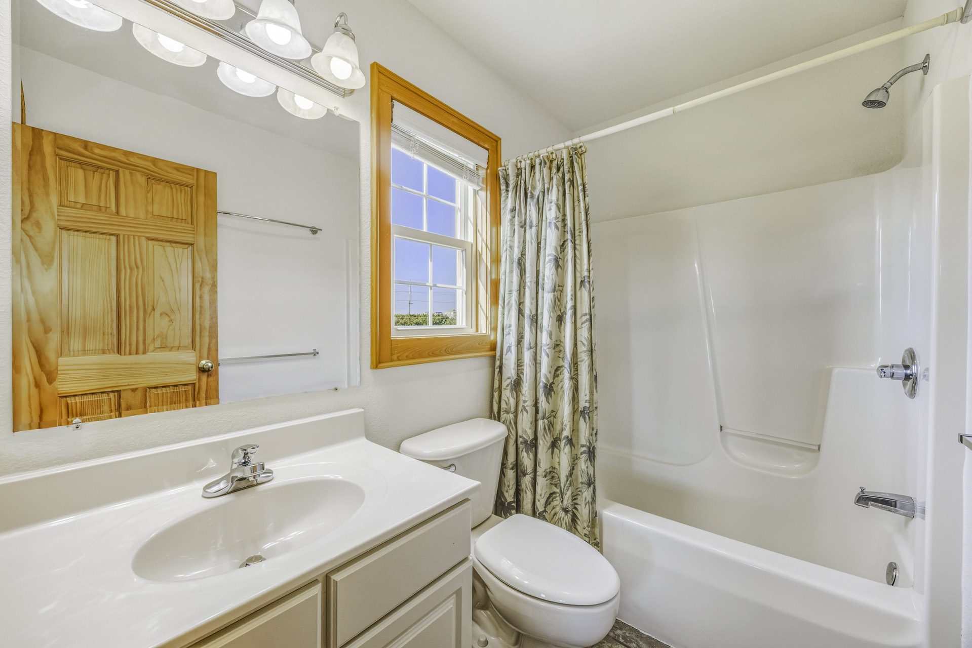 Surf Or Sound Realty 902 Triple Fins Bedroom 2 3