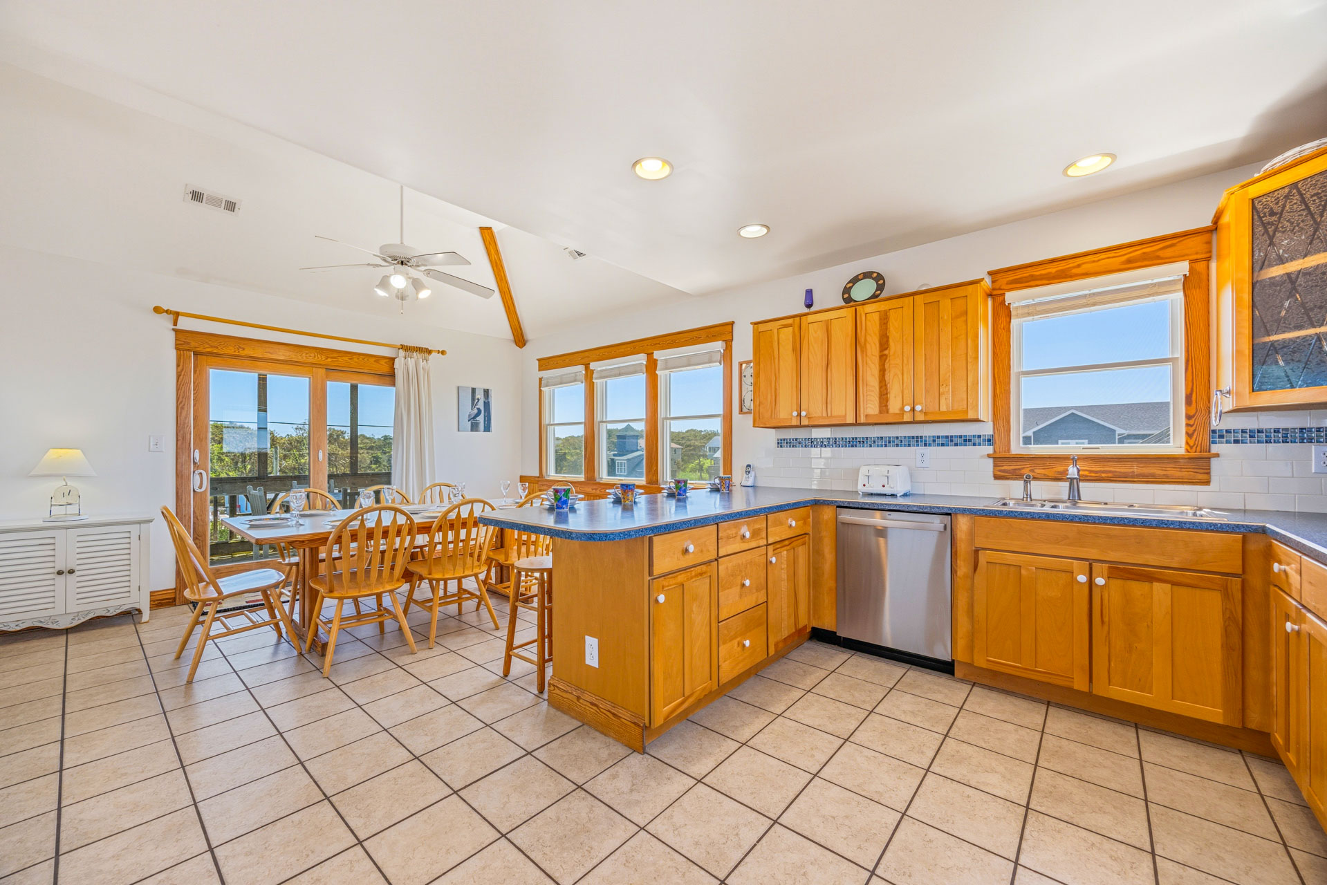 Surf Or Sound Realty 870 Two Sons Kitchen 2