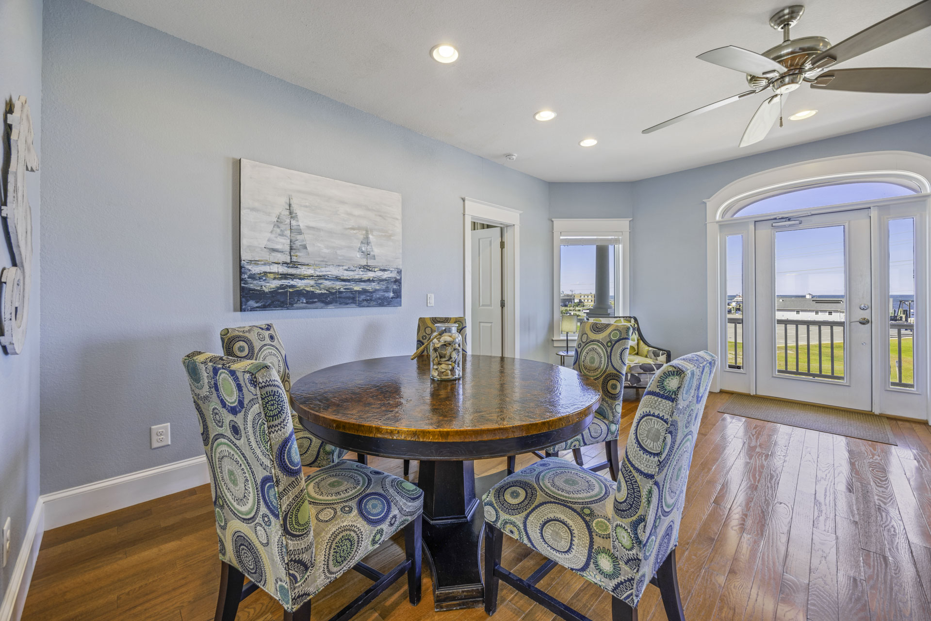 Surf Or Sound Realty 803 Chicken By The Sea Sitting Area