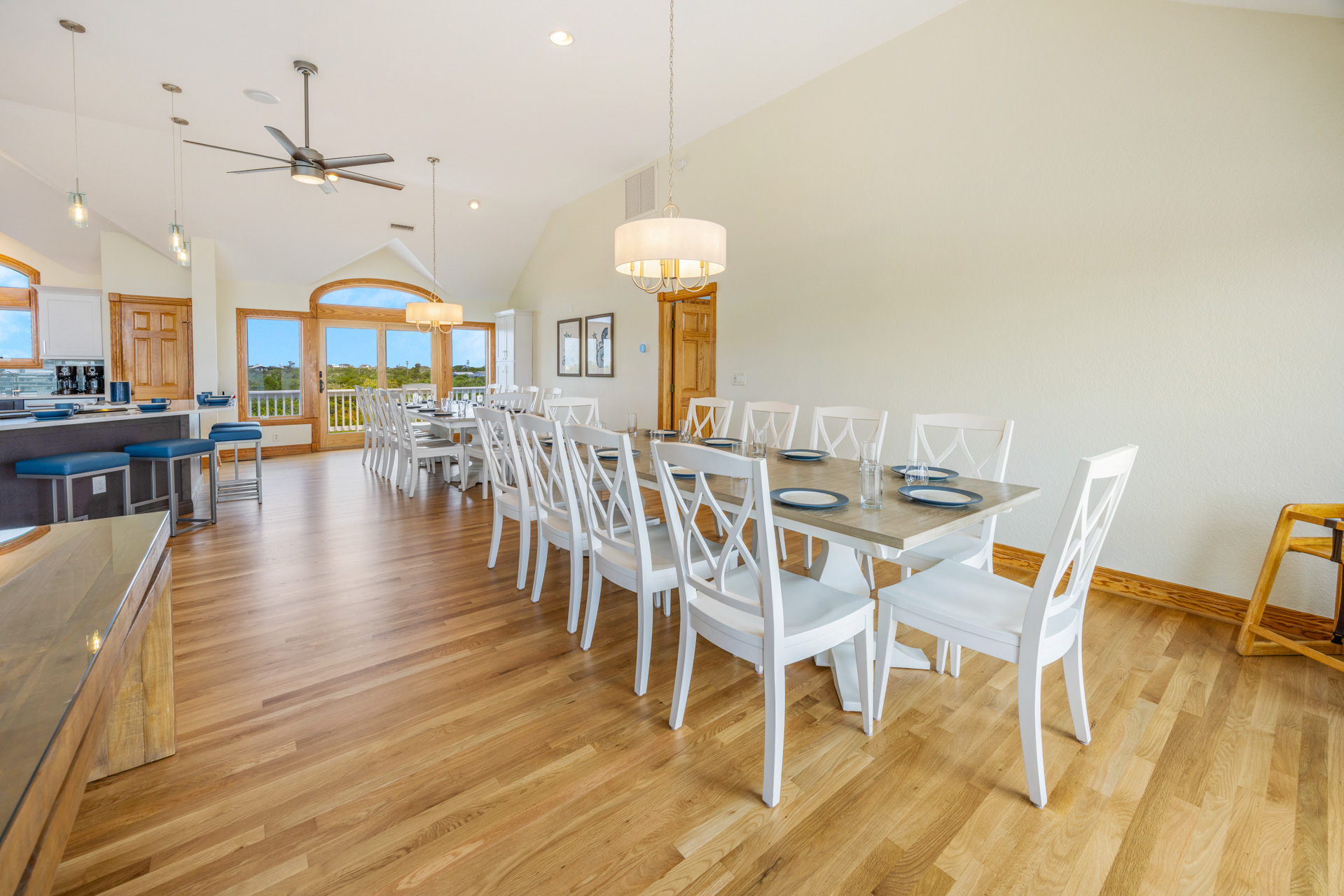 Surf Or Sound Realty 1067 Carolina Bliss Dining Area 2