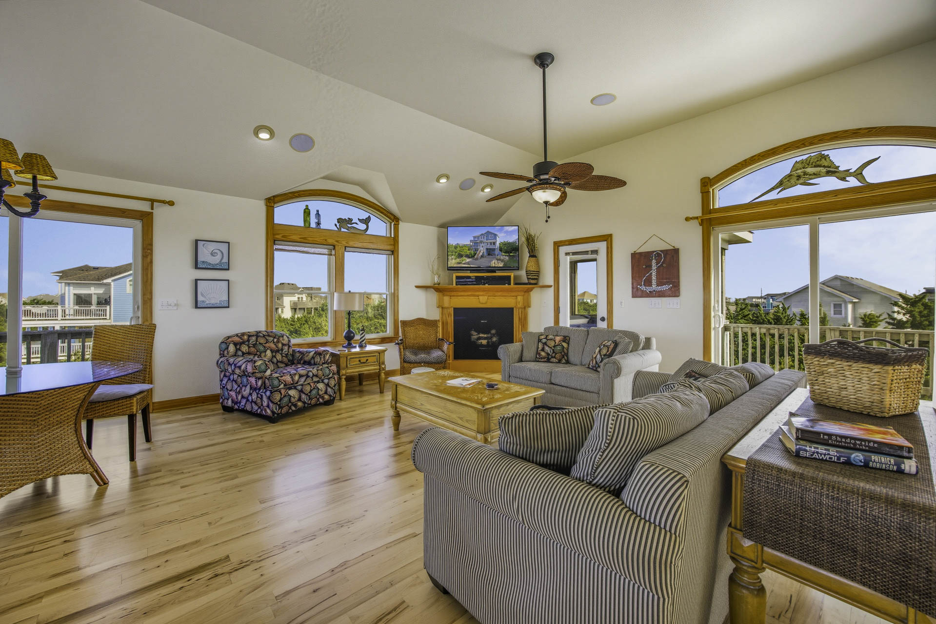 Surf Or Sound Realty 451 Five Fathoms Great Room 1