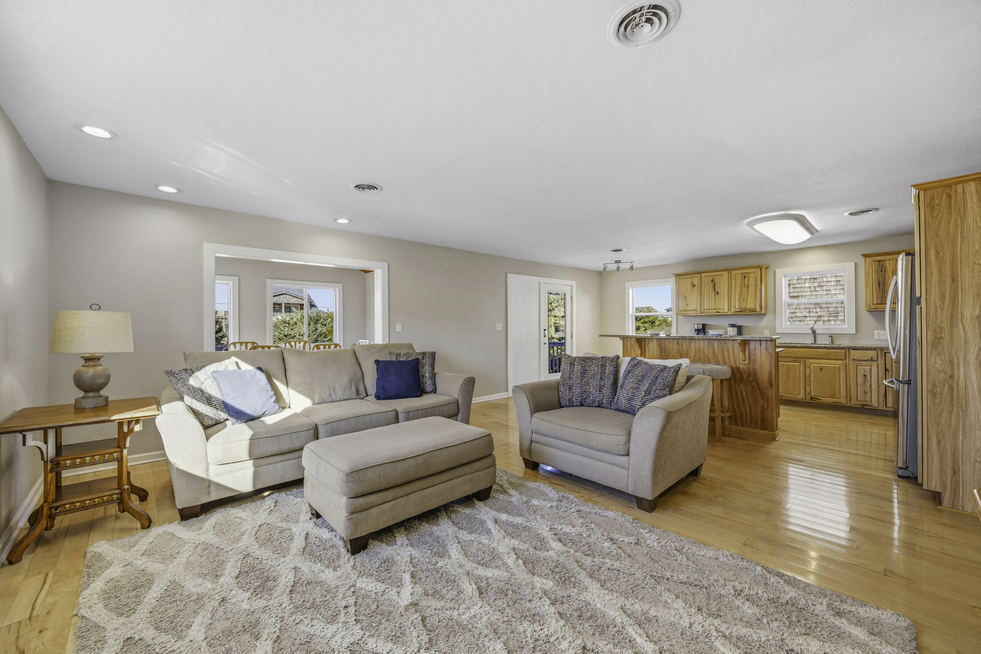 Surf Or Sound Realty 922 Soulshine Great Room 2