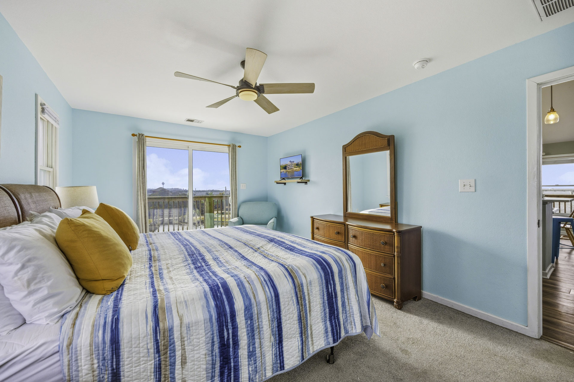 Surf Or Sound Realty 260 Gone With The Wind Bedroom 1 2