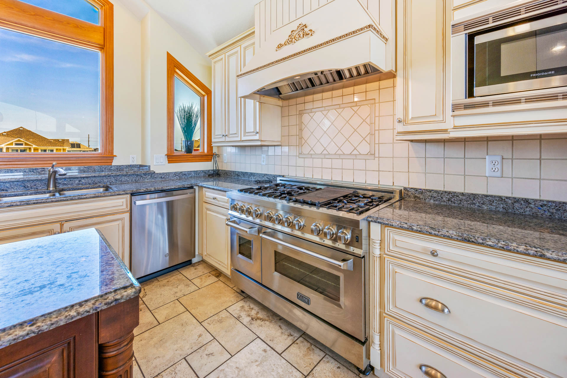 Surf Or Sound Realty 1029 Sunset Serenade Kitchen 3