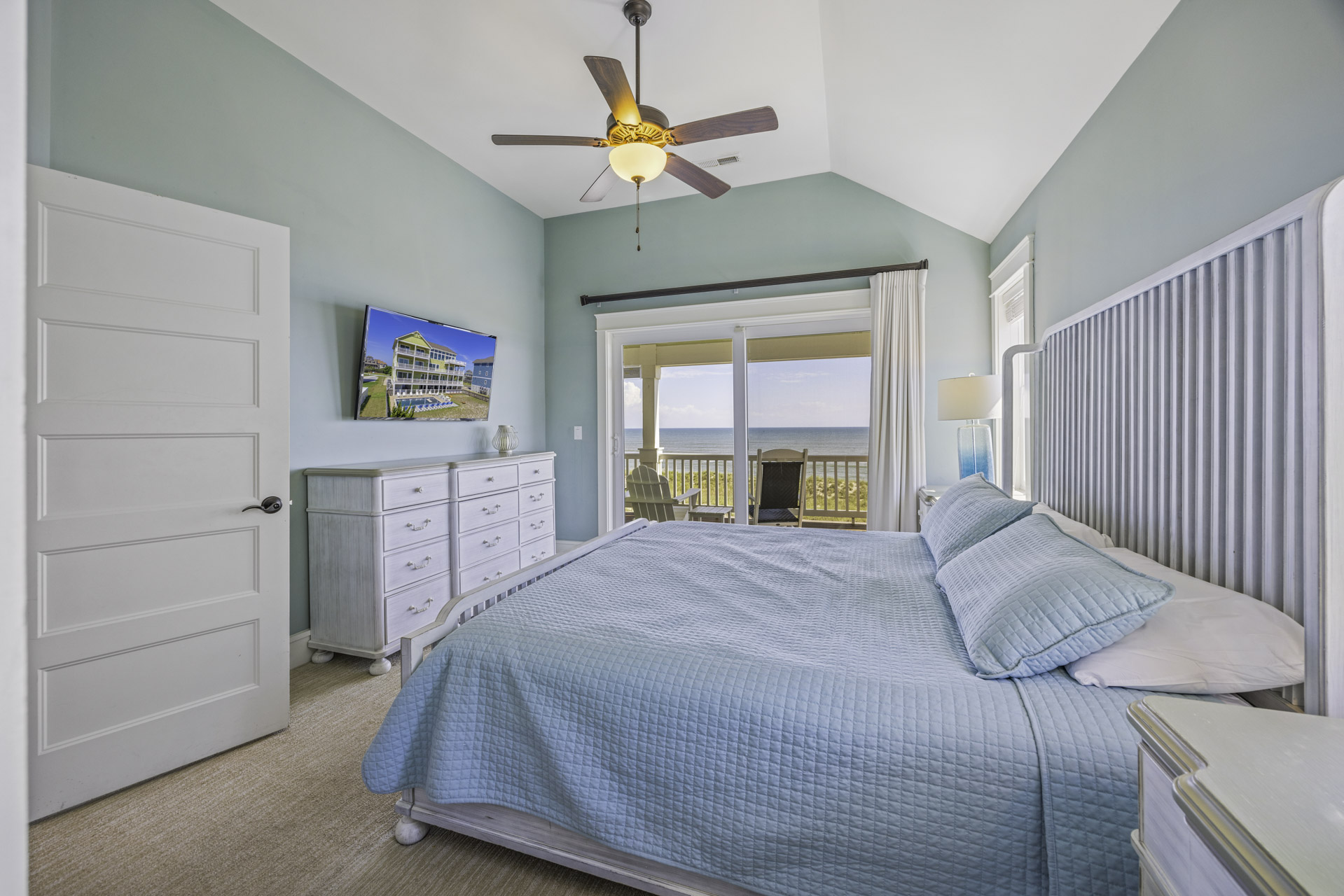 Surf Or Sound Realty 836 Hatteras Grander Bedroom 1 2
