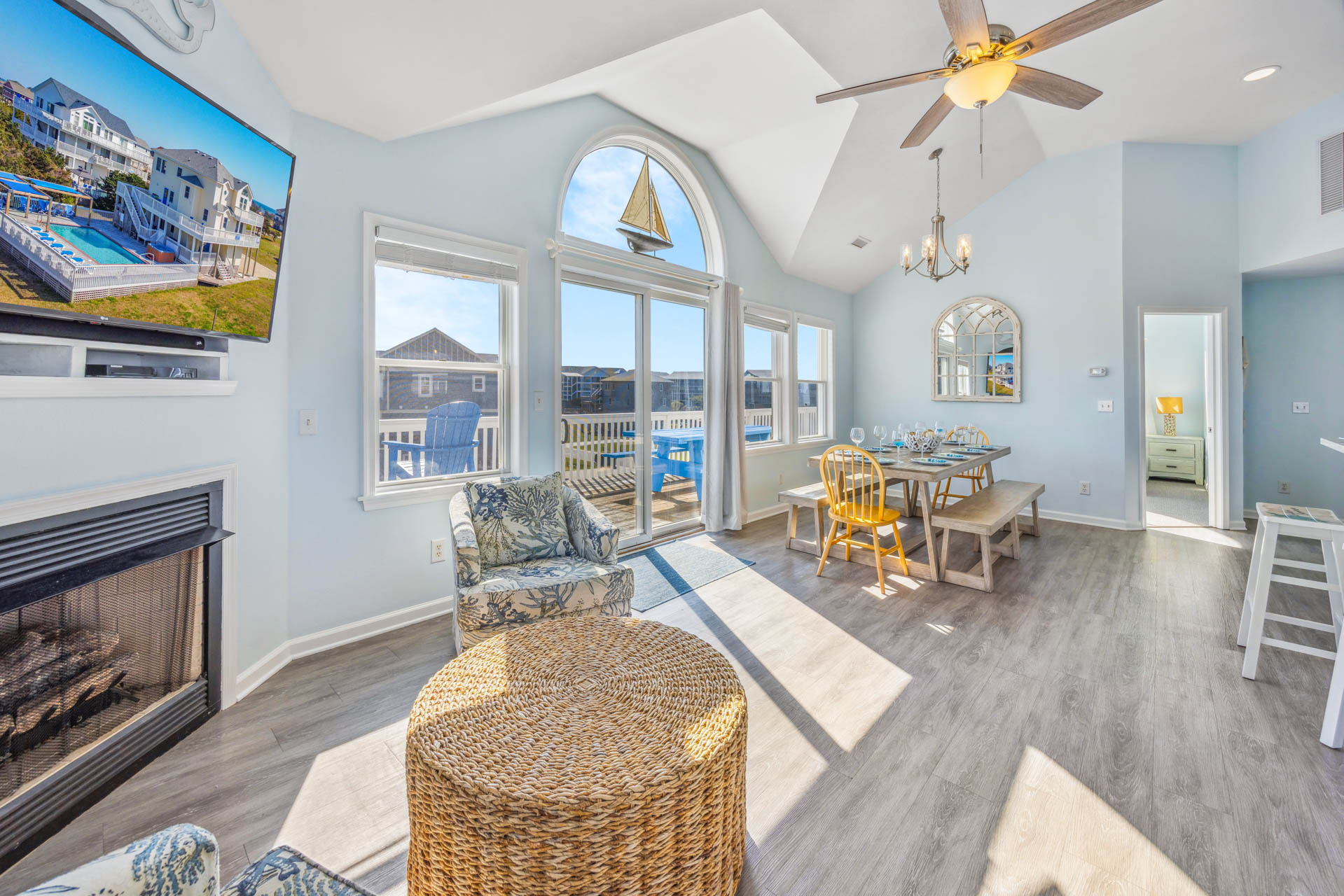 Surf Or Sound Realty 262 Endless Summer Great Room 5